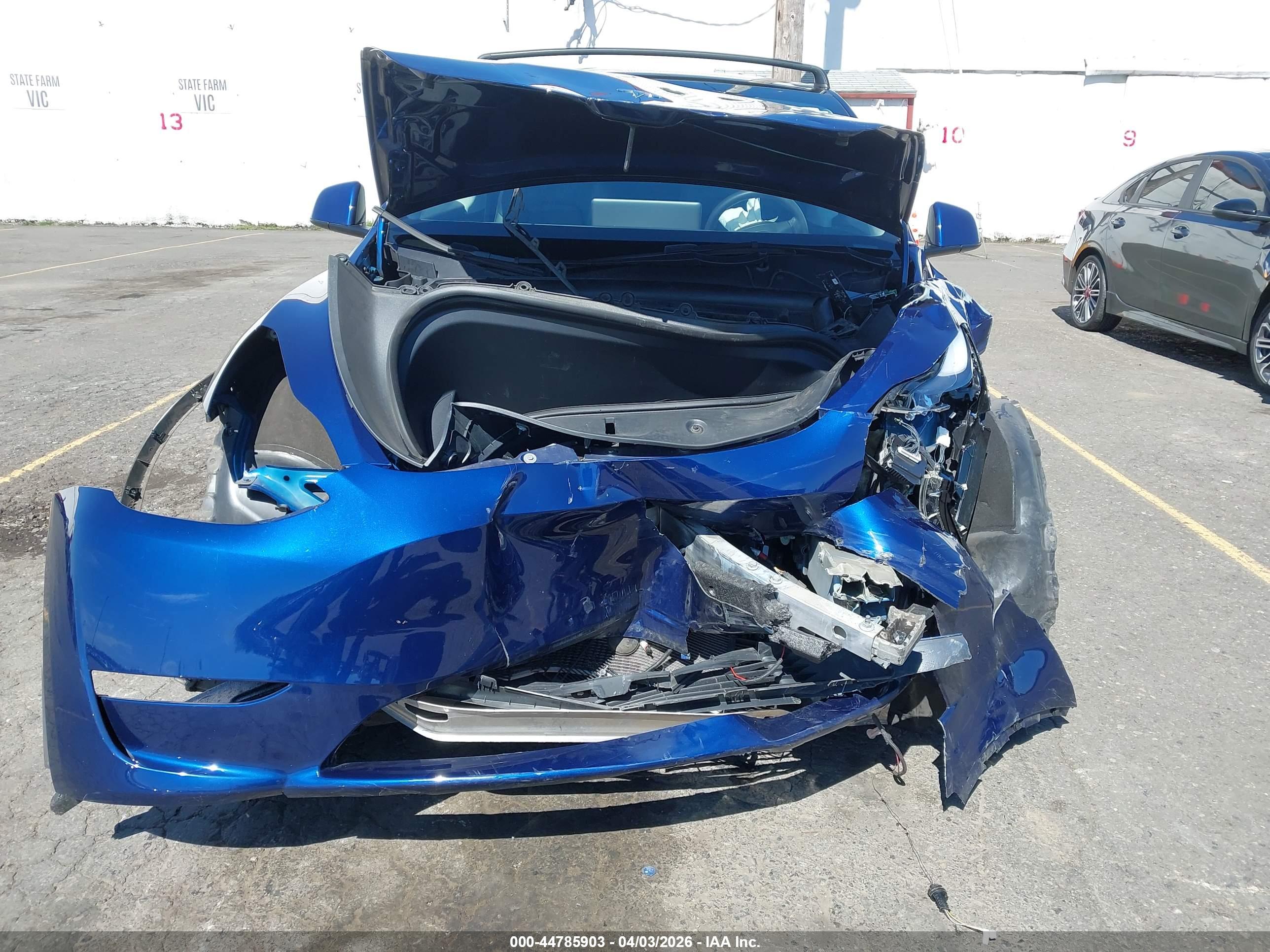 TESLA MODEL image 6