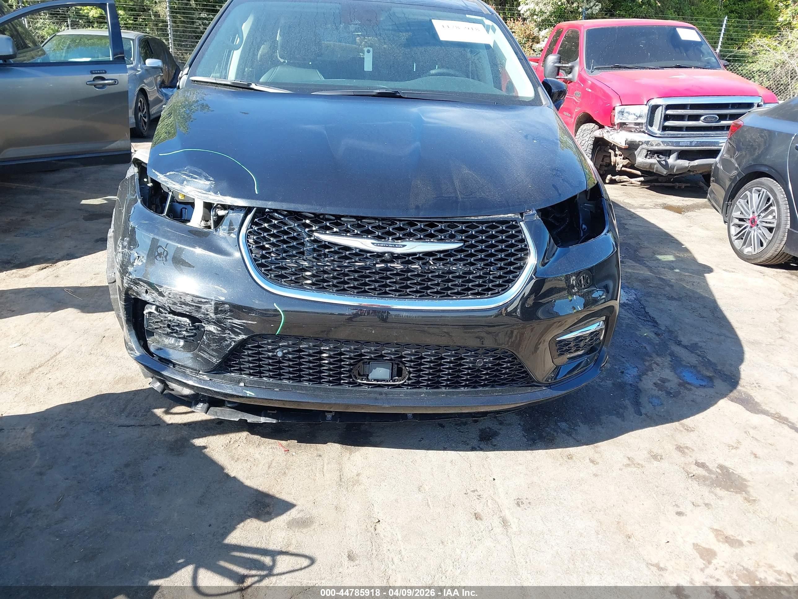 CHRYSLER PACIFICA image 6