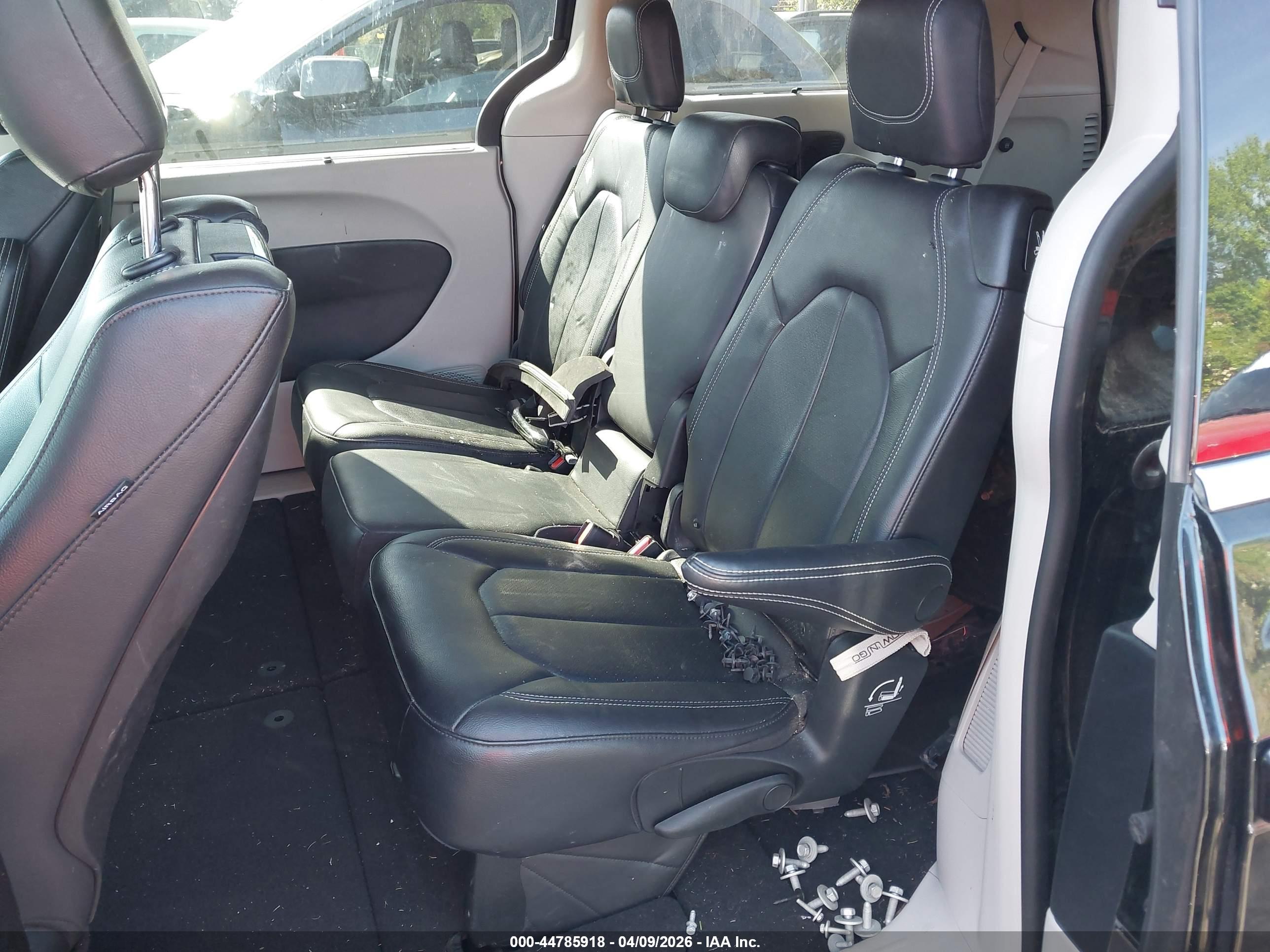 CHRYSLER PACIFICA image 8