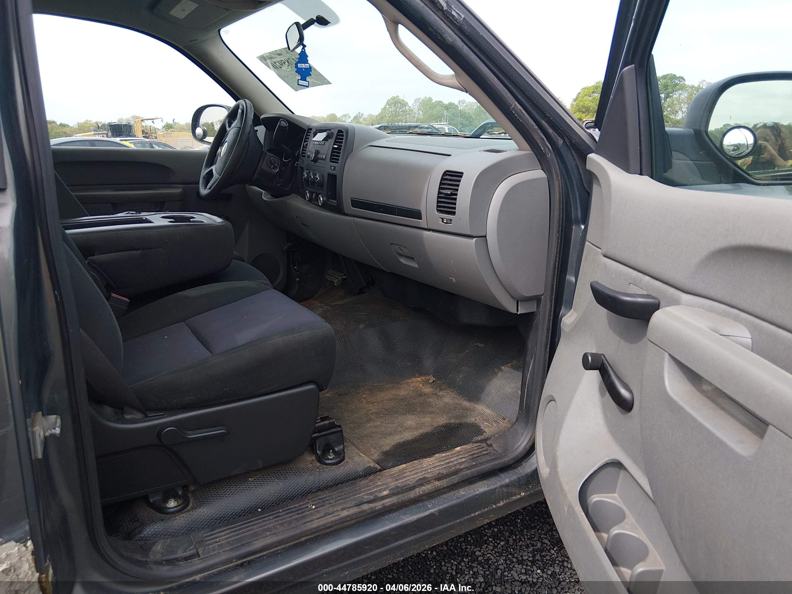 CHEVROLET SILVERADO image 5