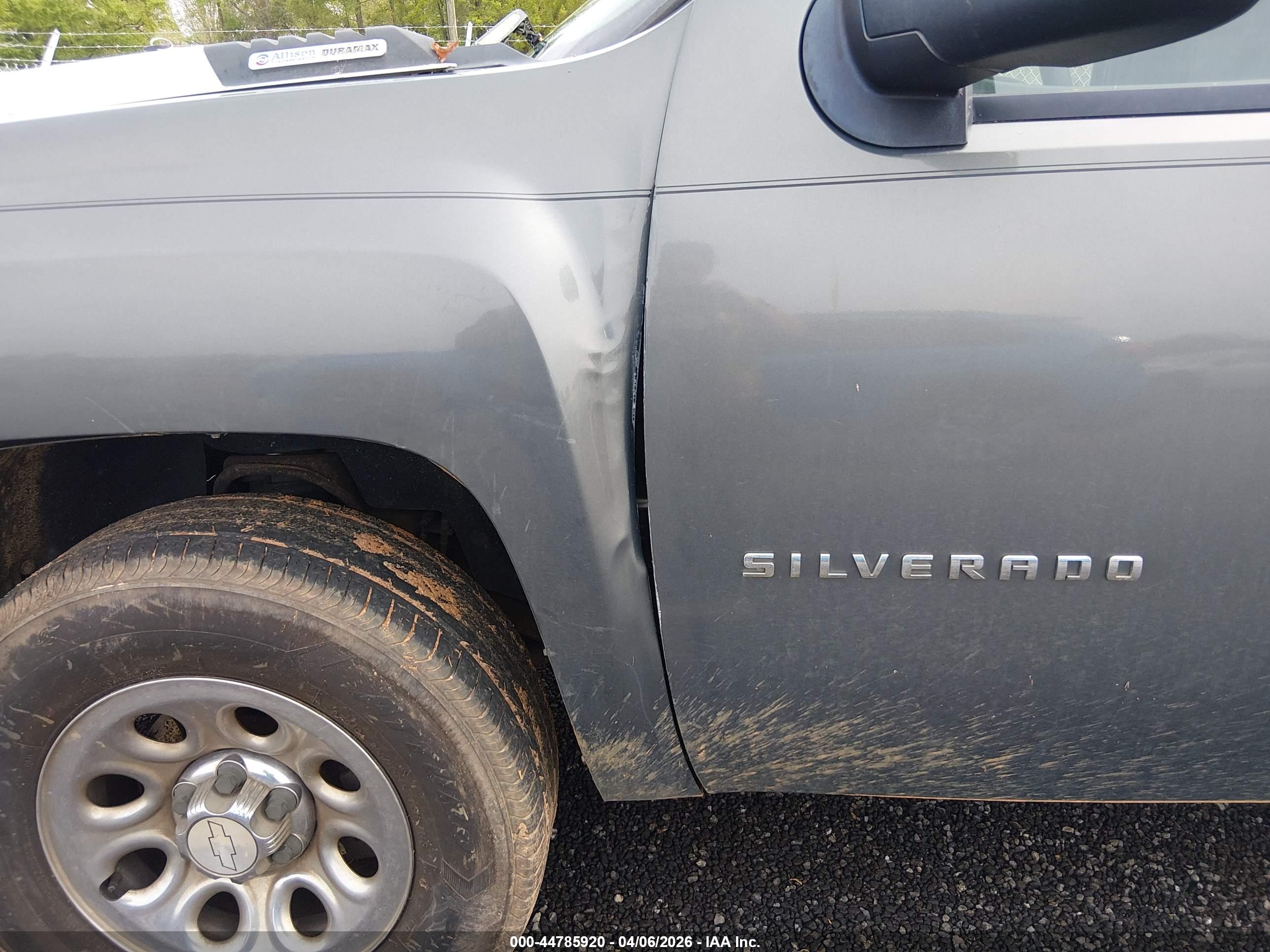 CHEVROLET SILVERADO image 6