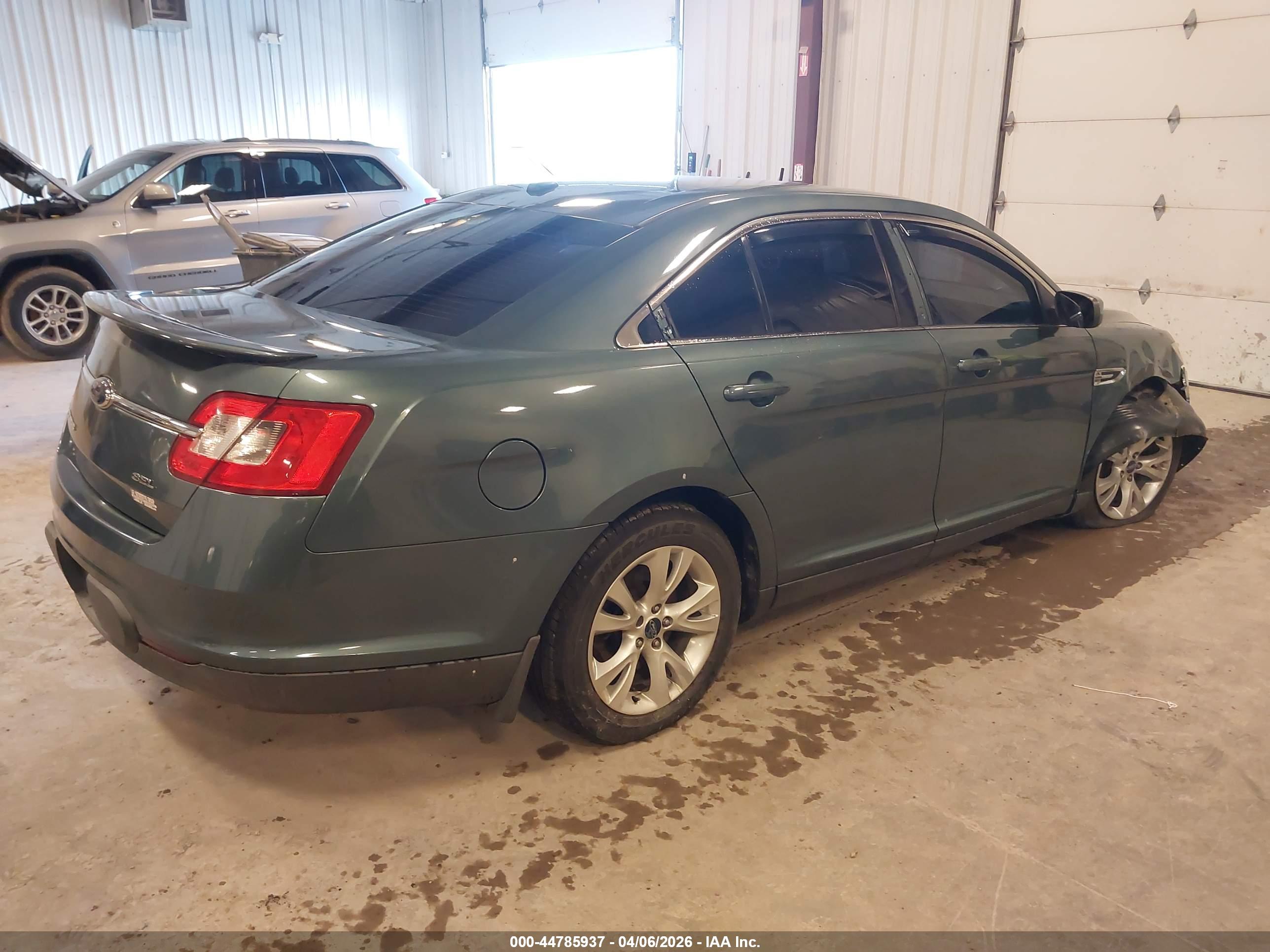 FORD TAURUS image 4