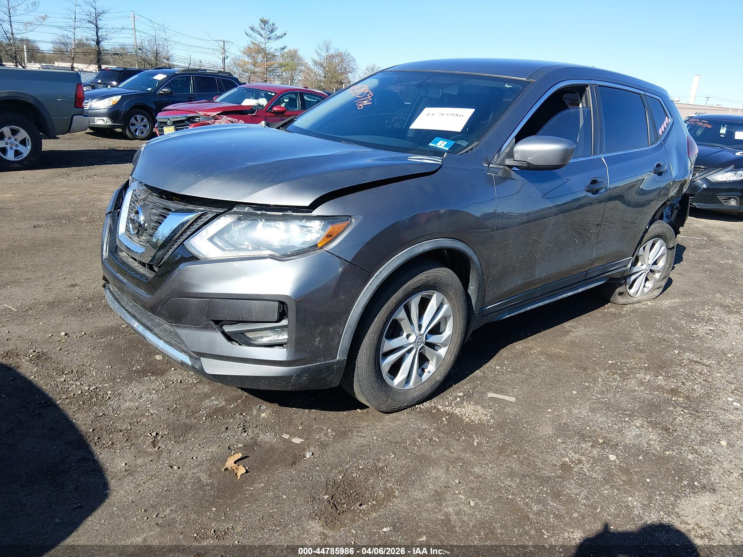 NISSAN ROGUE image 2