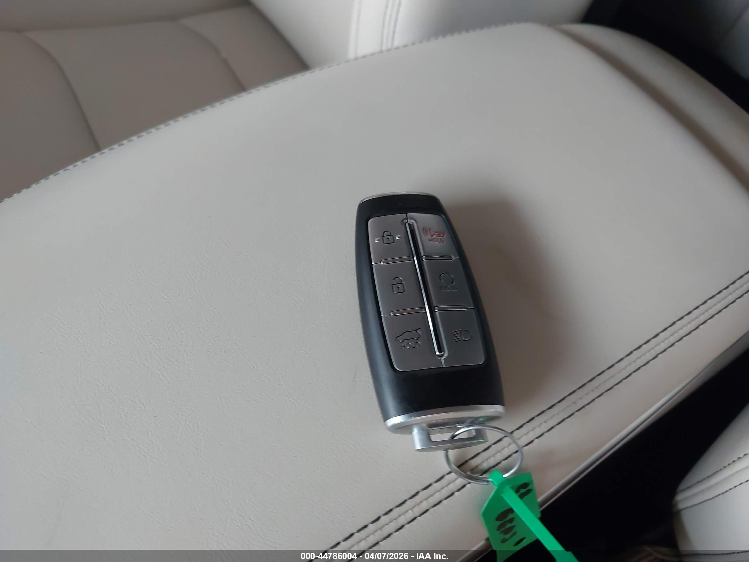 GENESIS GV70 image 11