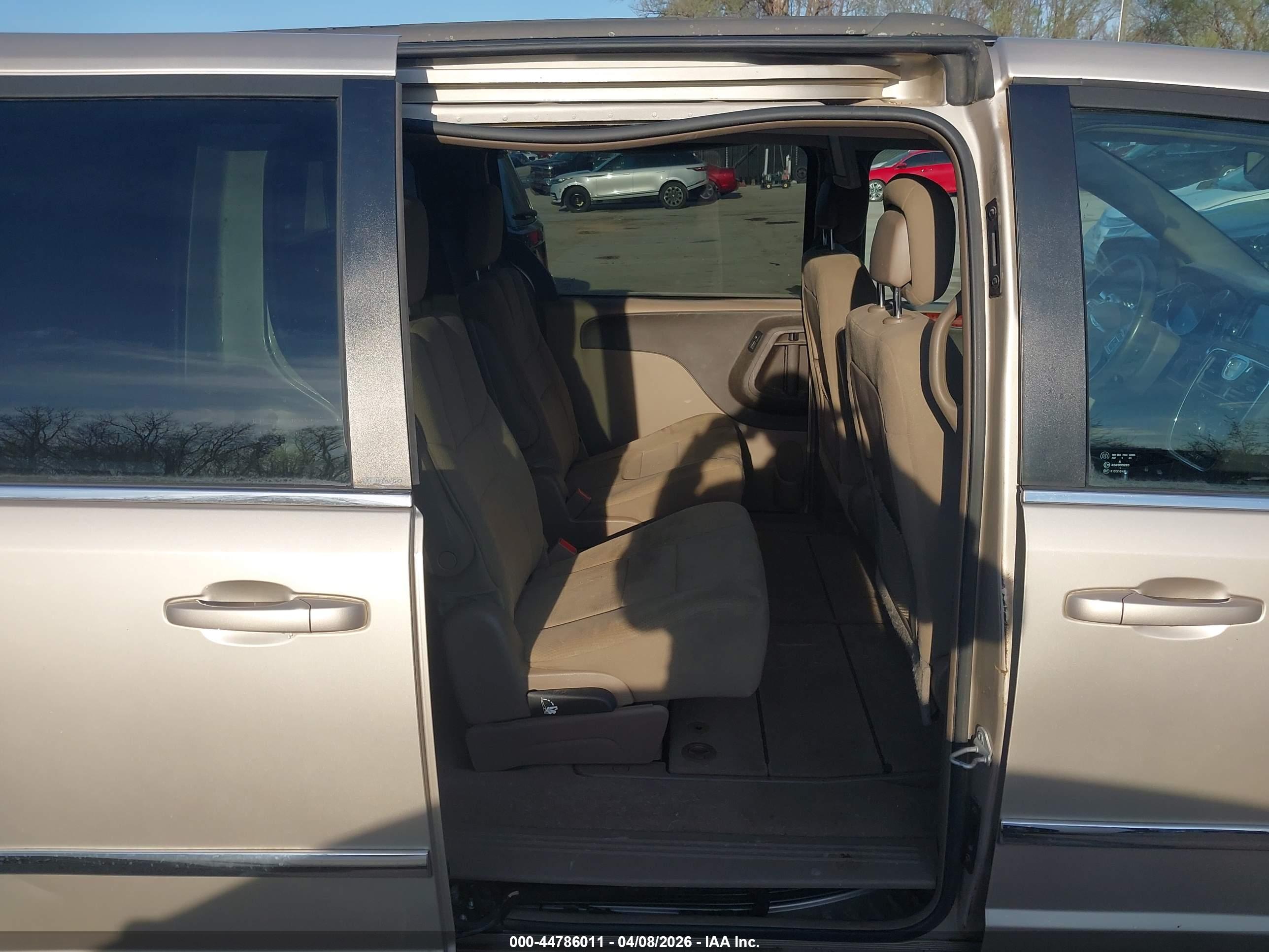 CHRYSLER TOWN image 8