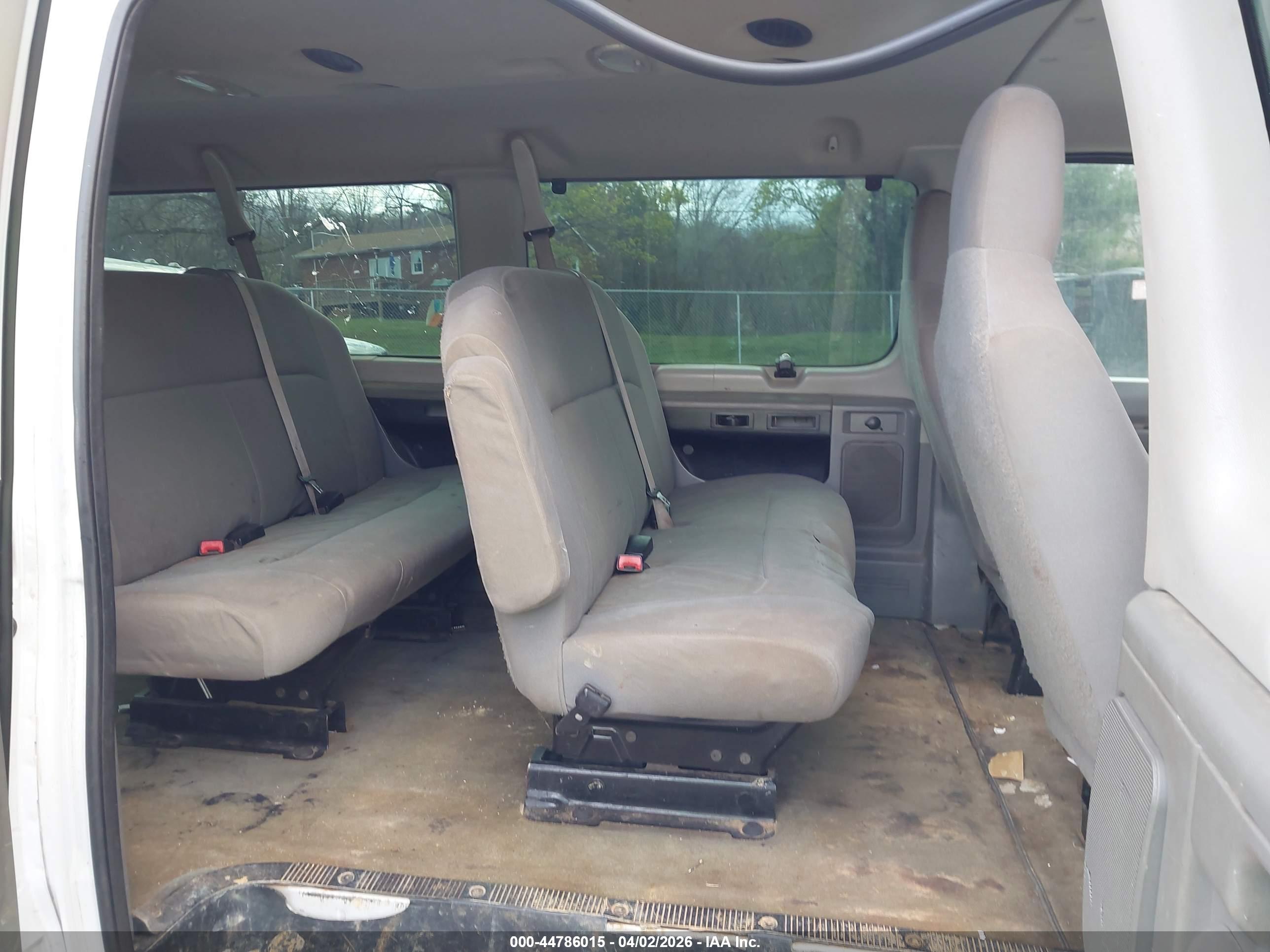 FORD E-350 image 8