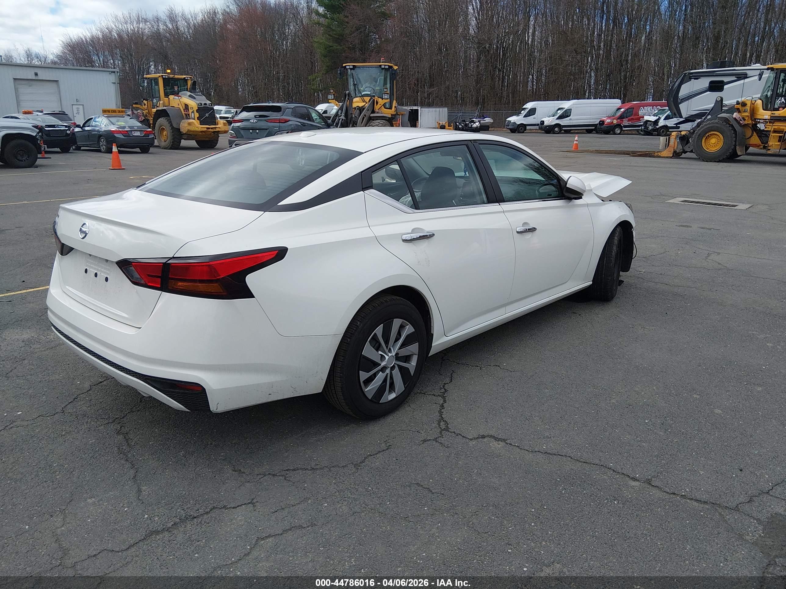 NISSAN ALTIMA image 4