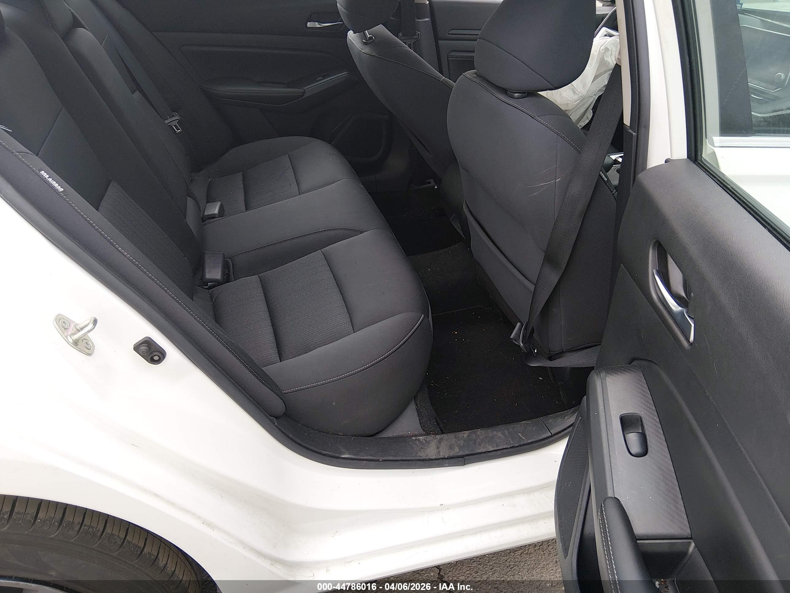 NISSAN ALTIMA image 8