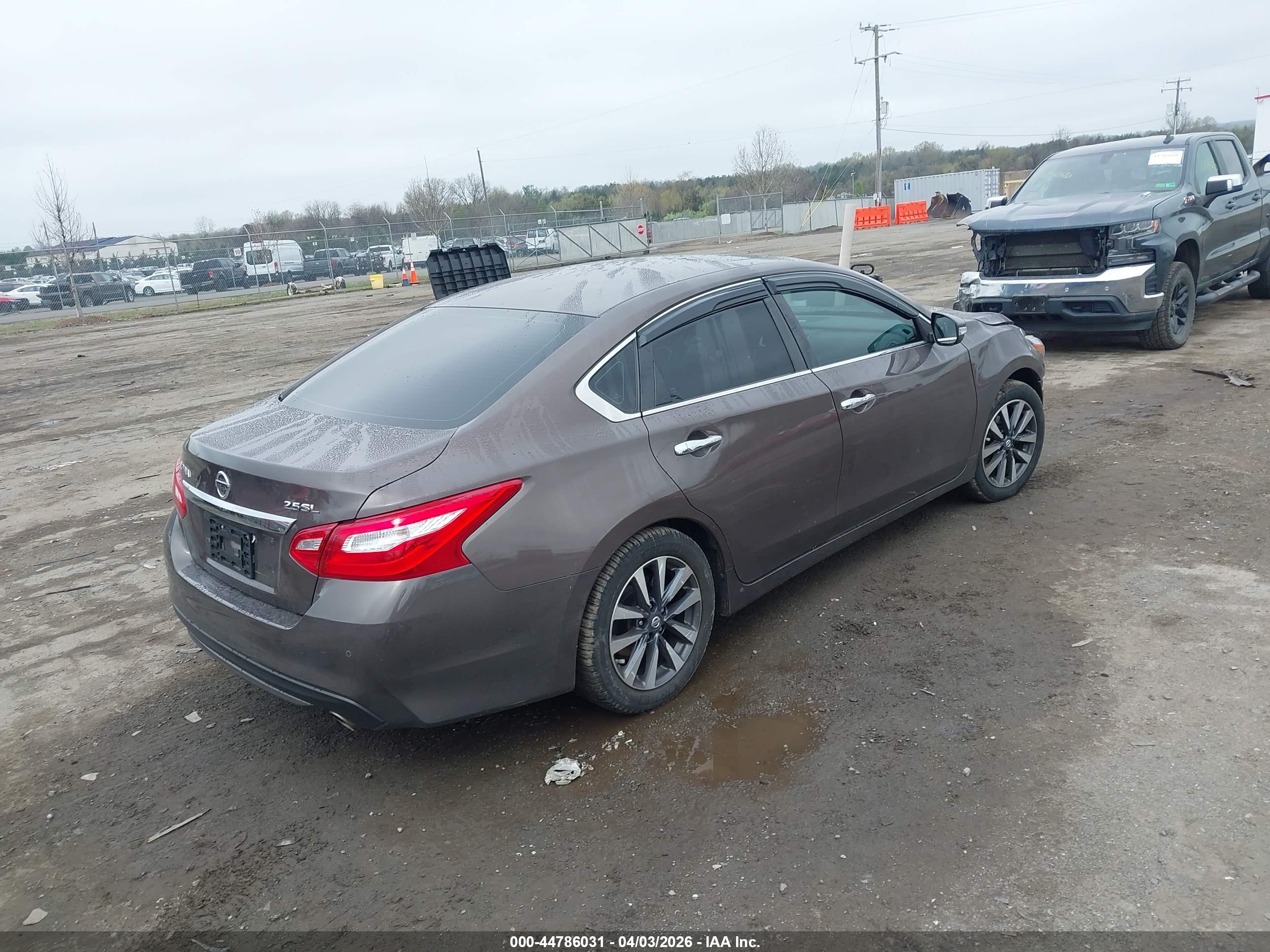 NISSAN ALTIMA image 4