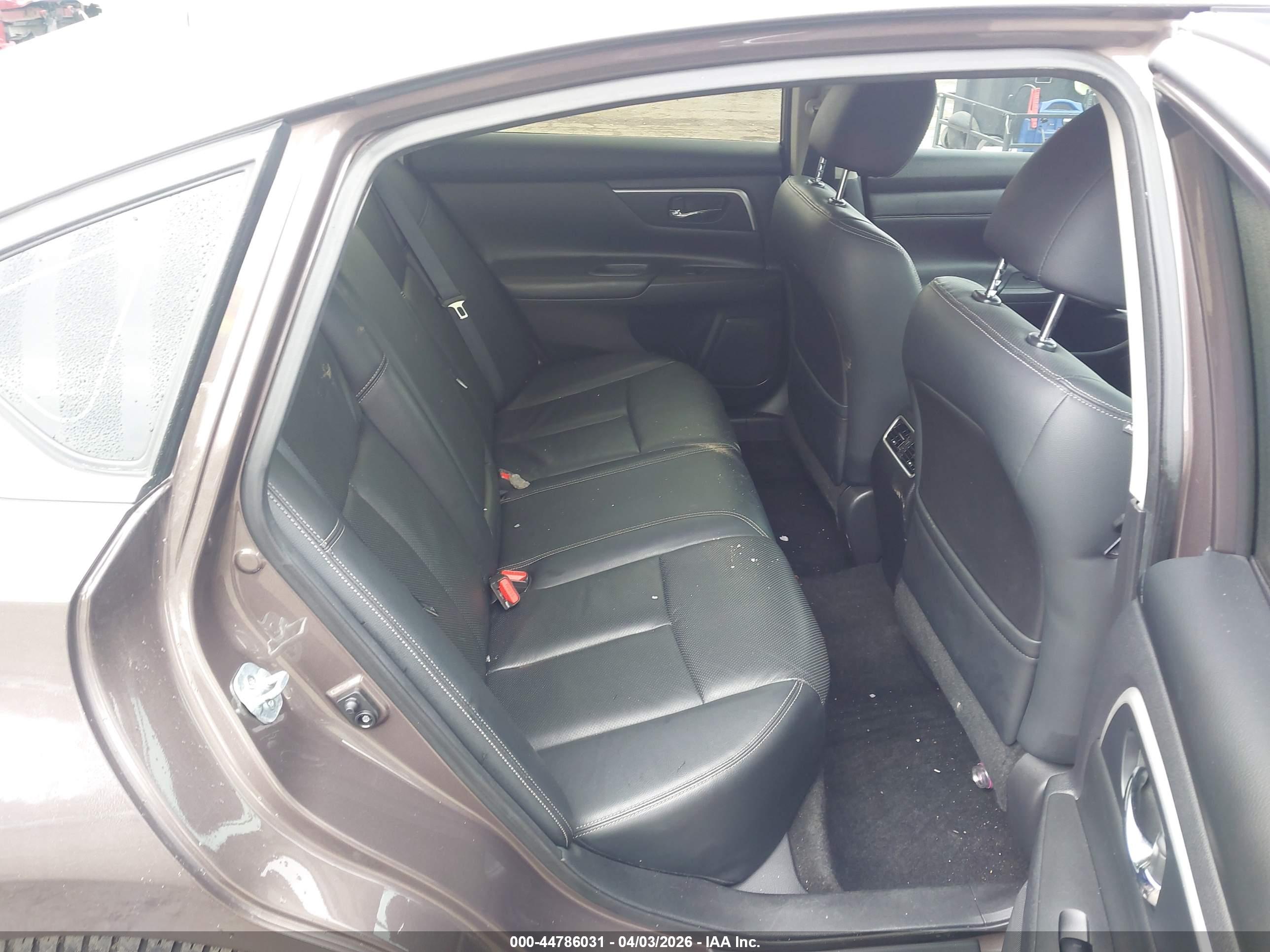 NISSAN ALTIMA image 8