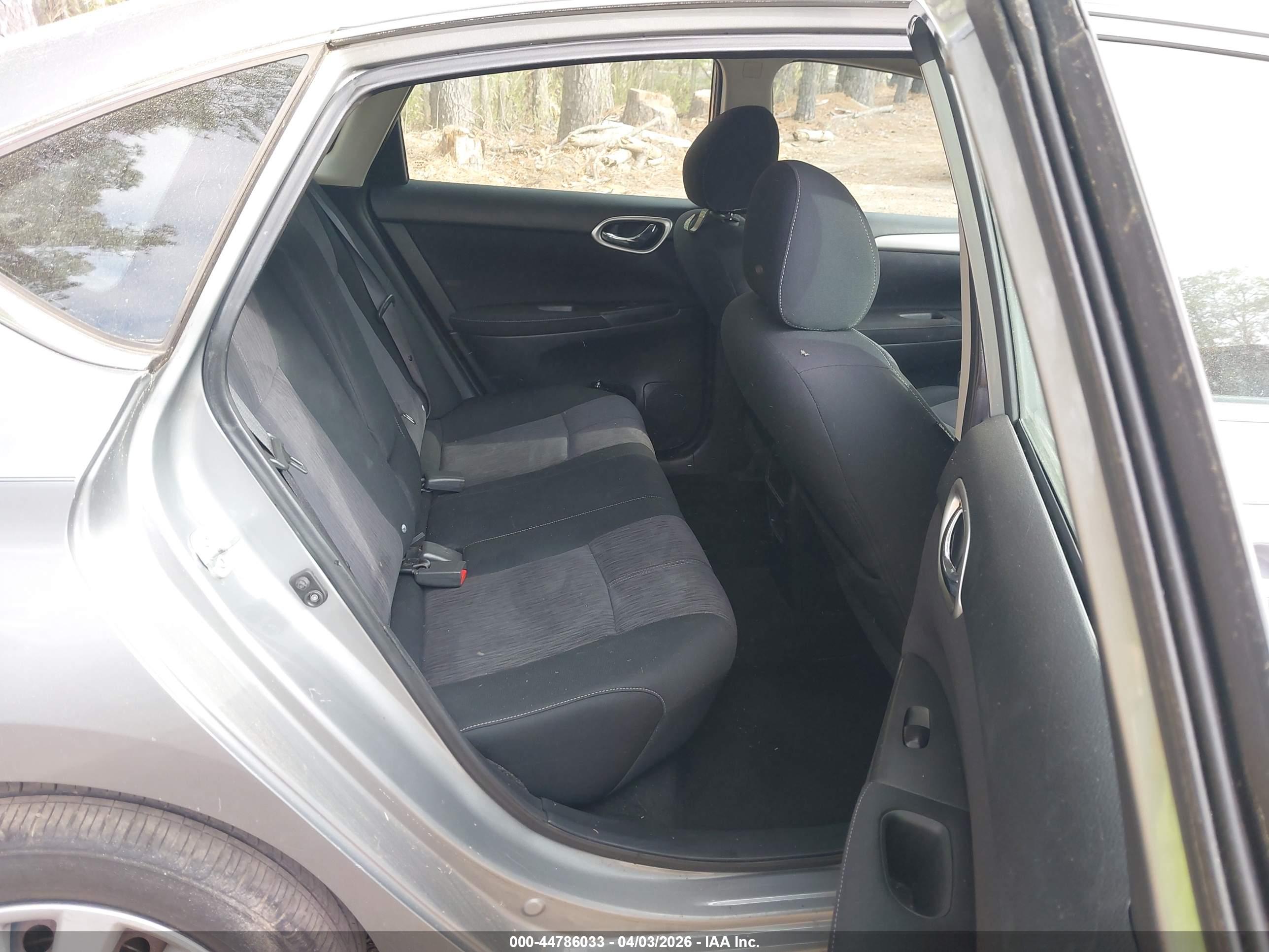NISSAN SENTRA image 8