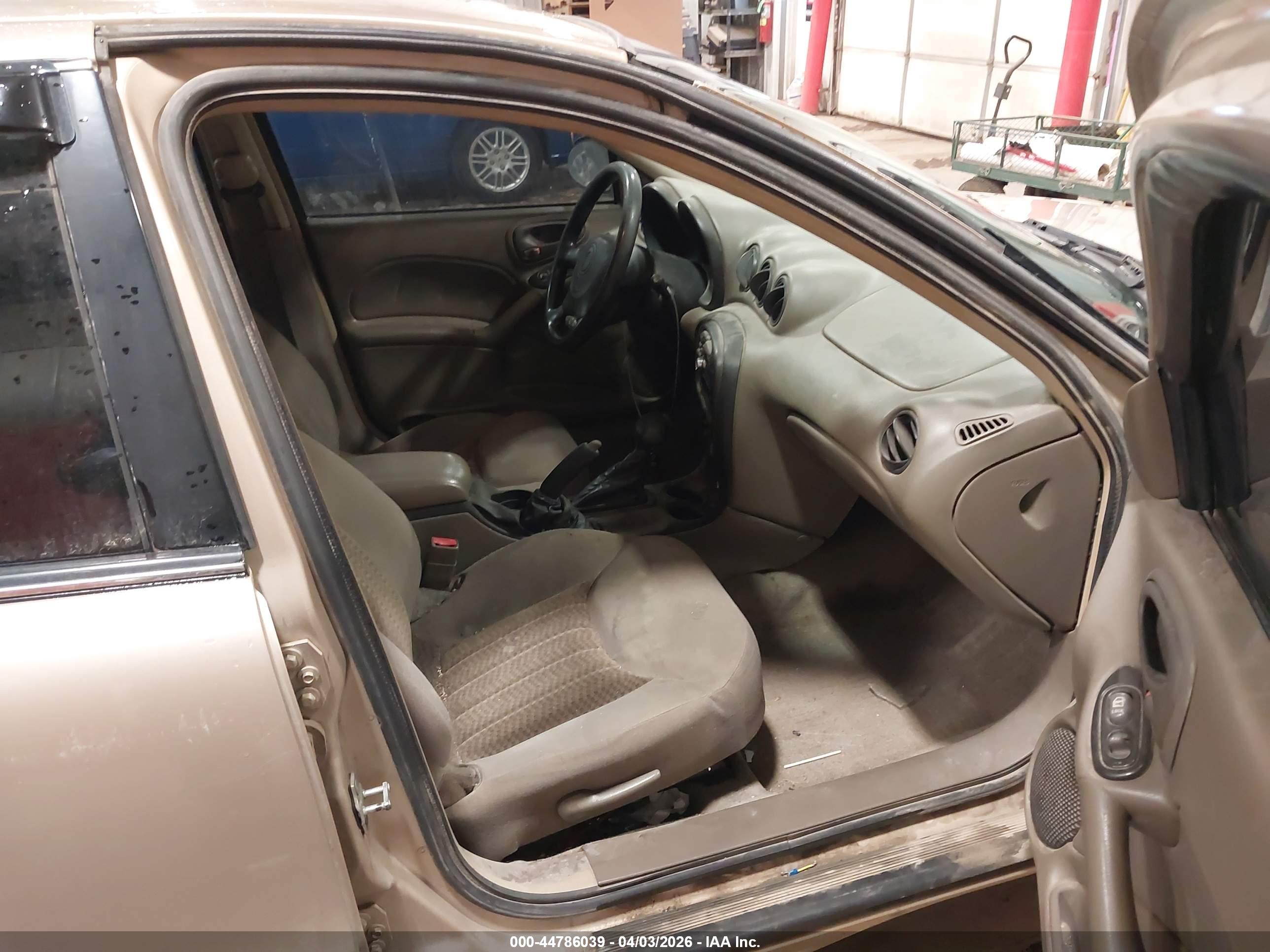 PONTIAC GRAND image 5
