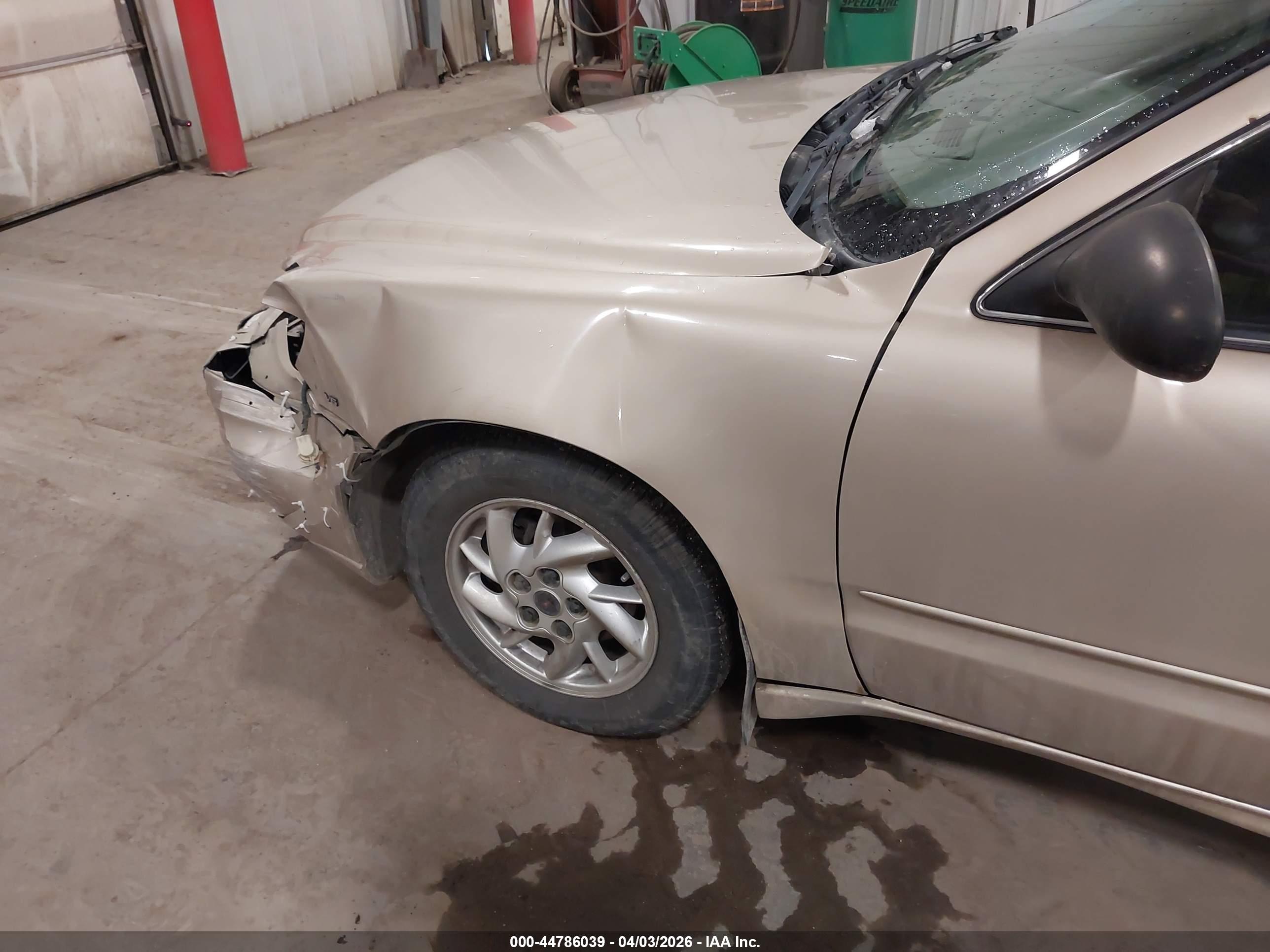 PONTIAC GRAND image 6
