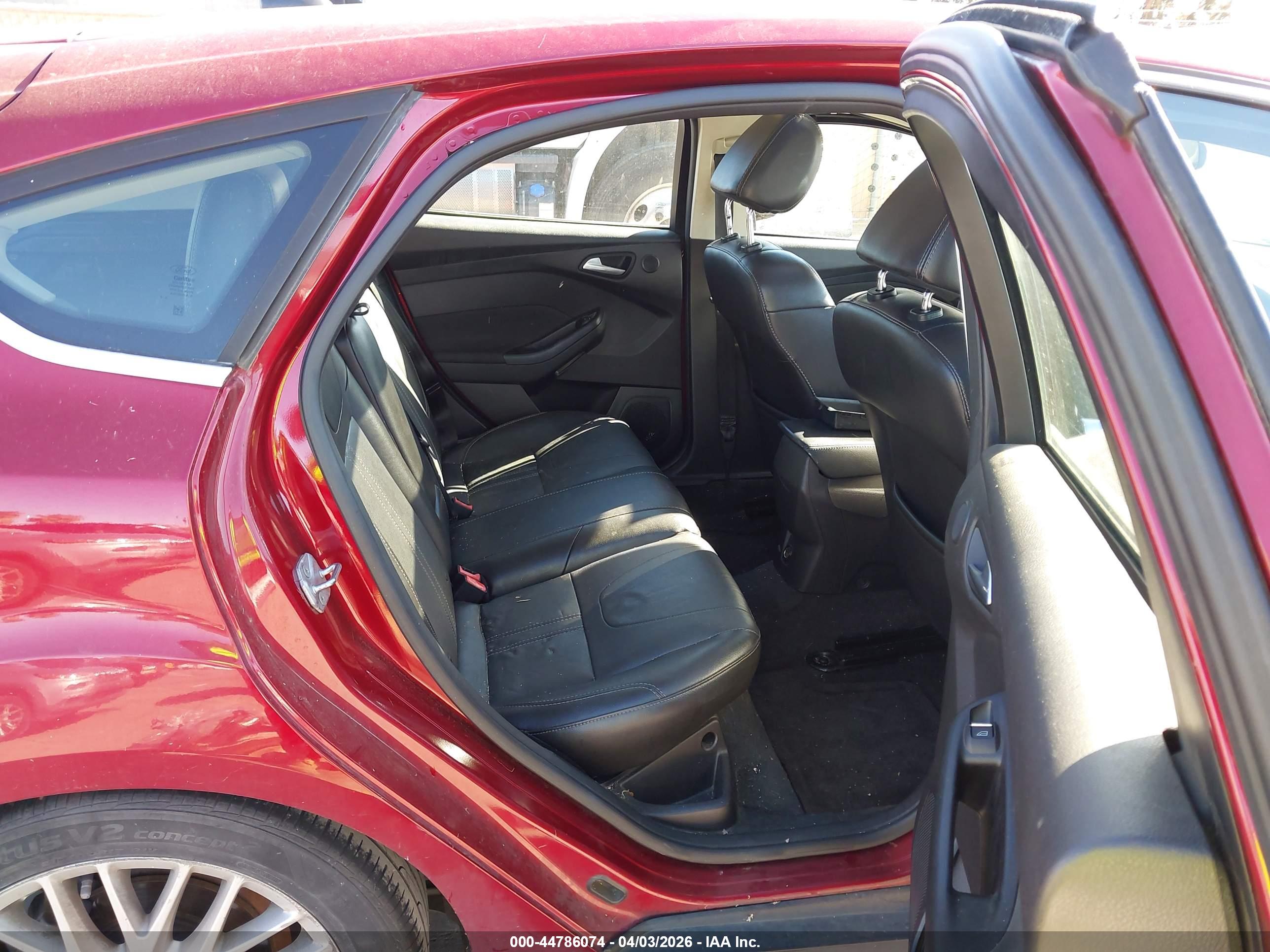 FORD FOCUS image 8