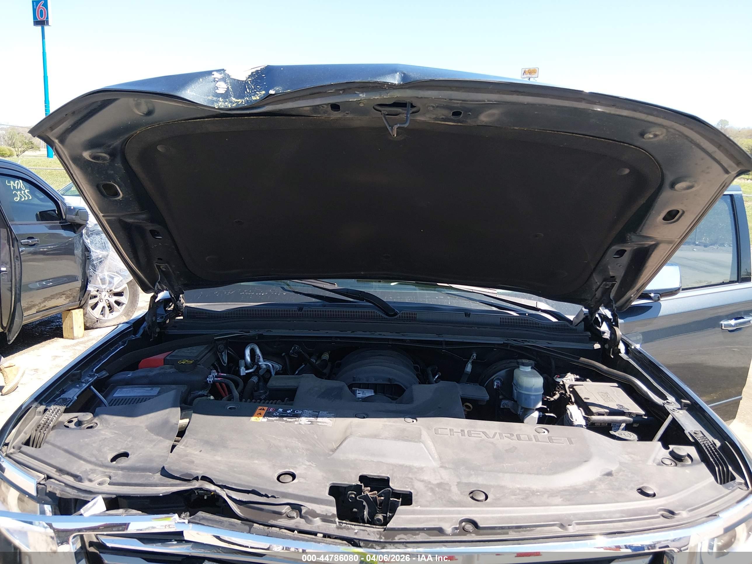 CHEVROLET TAHOE image 10