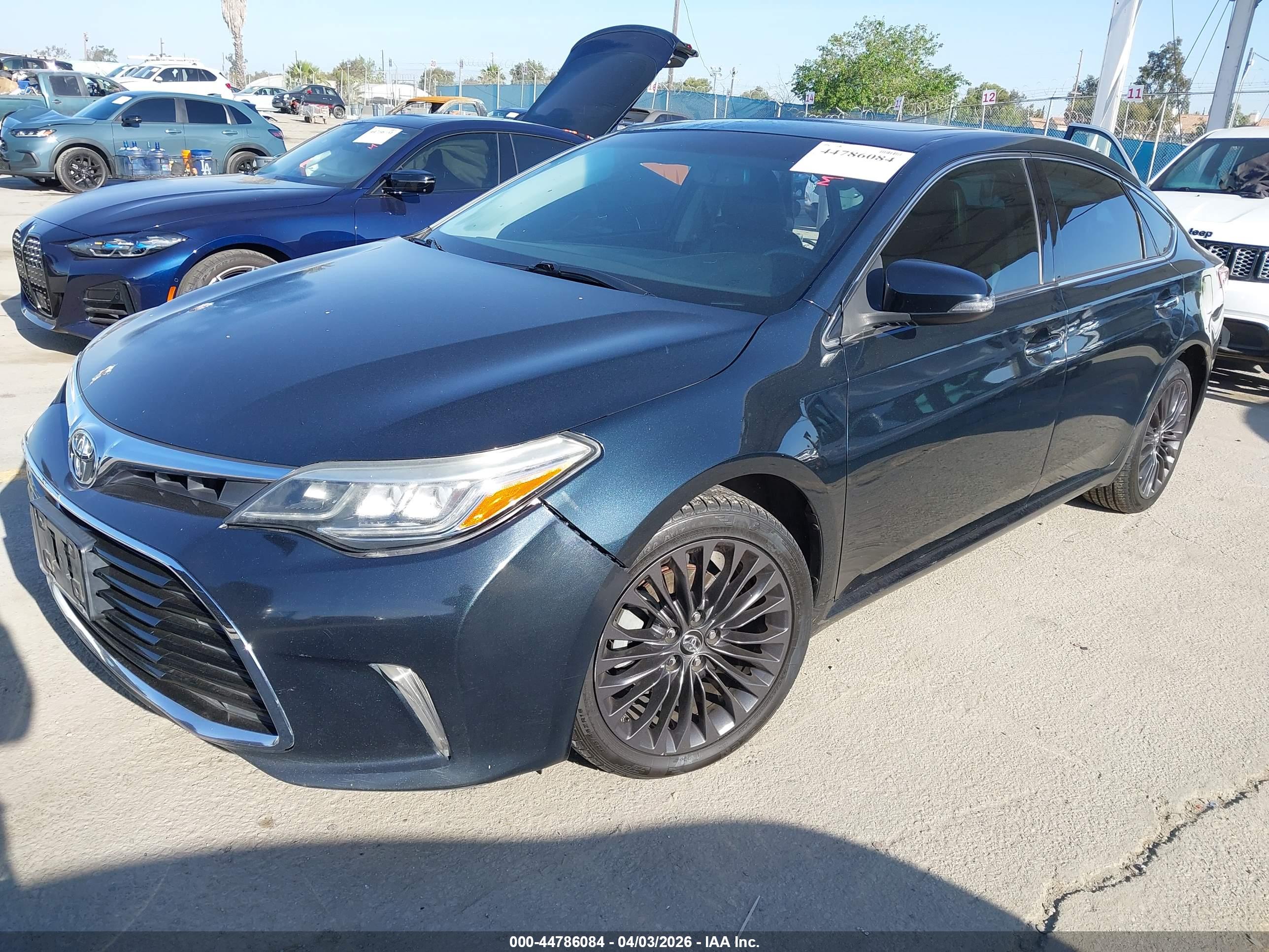 TOYOTA AVALON image 2