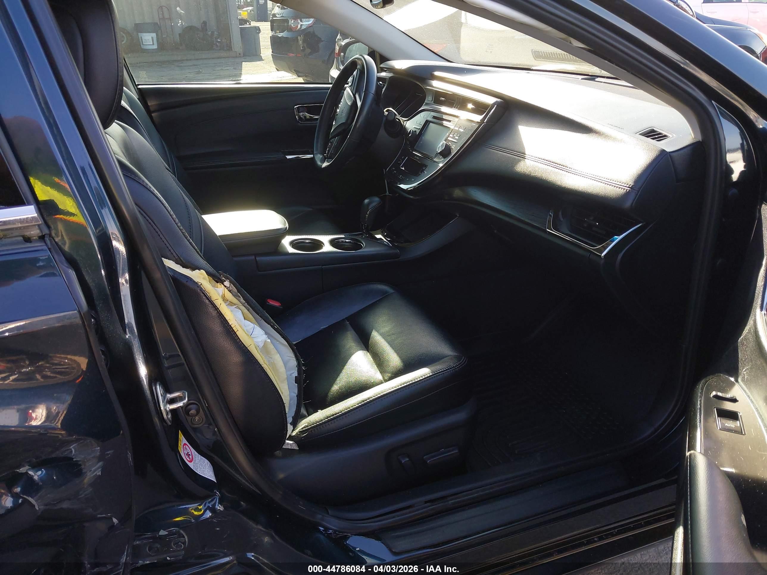 TOYOTA AVALON image 5