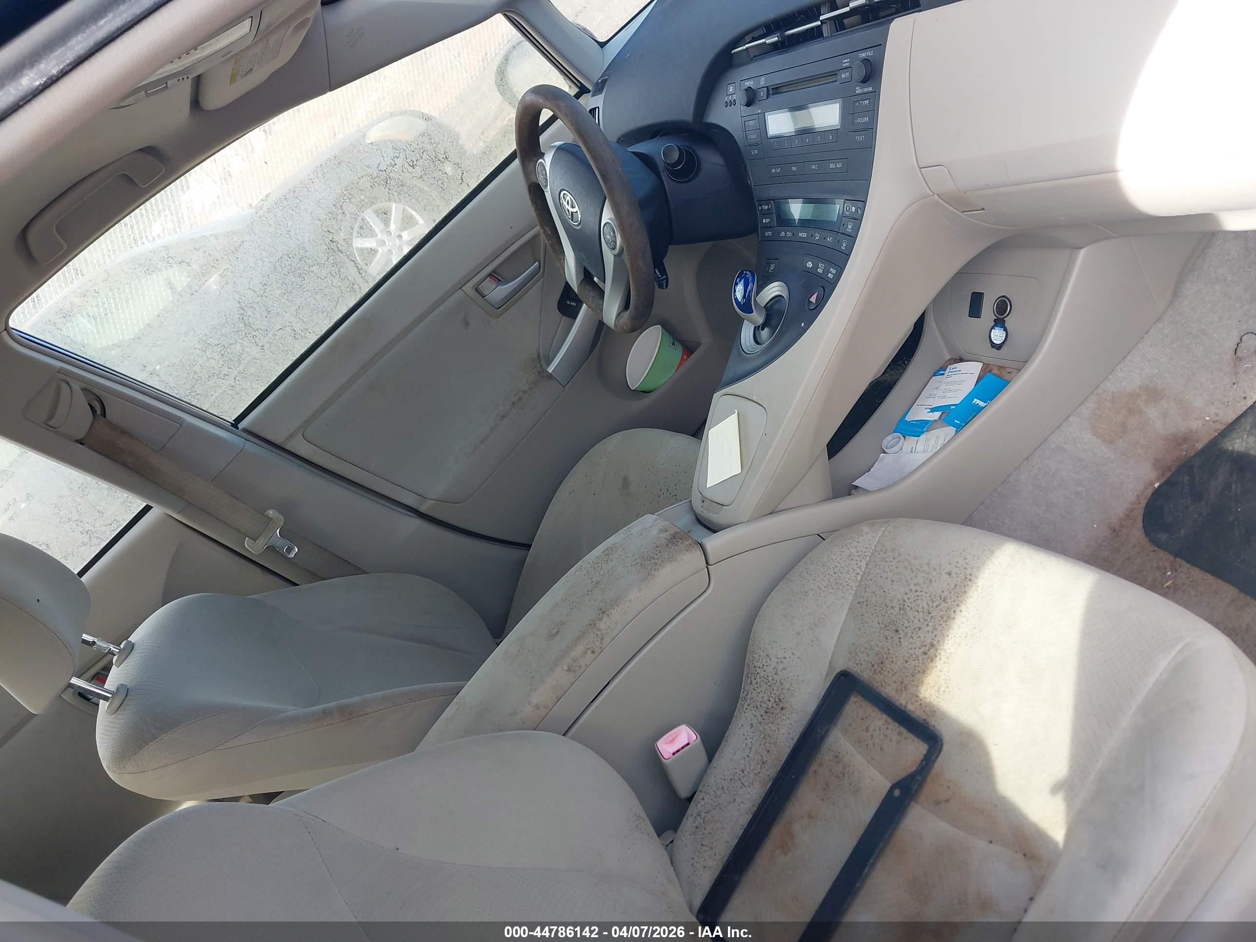 TOYOTA PRIUS image 5