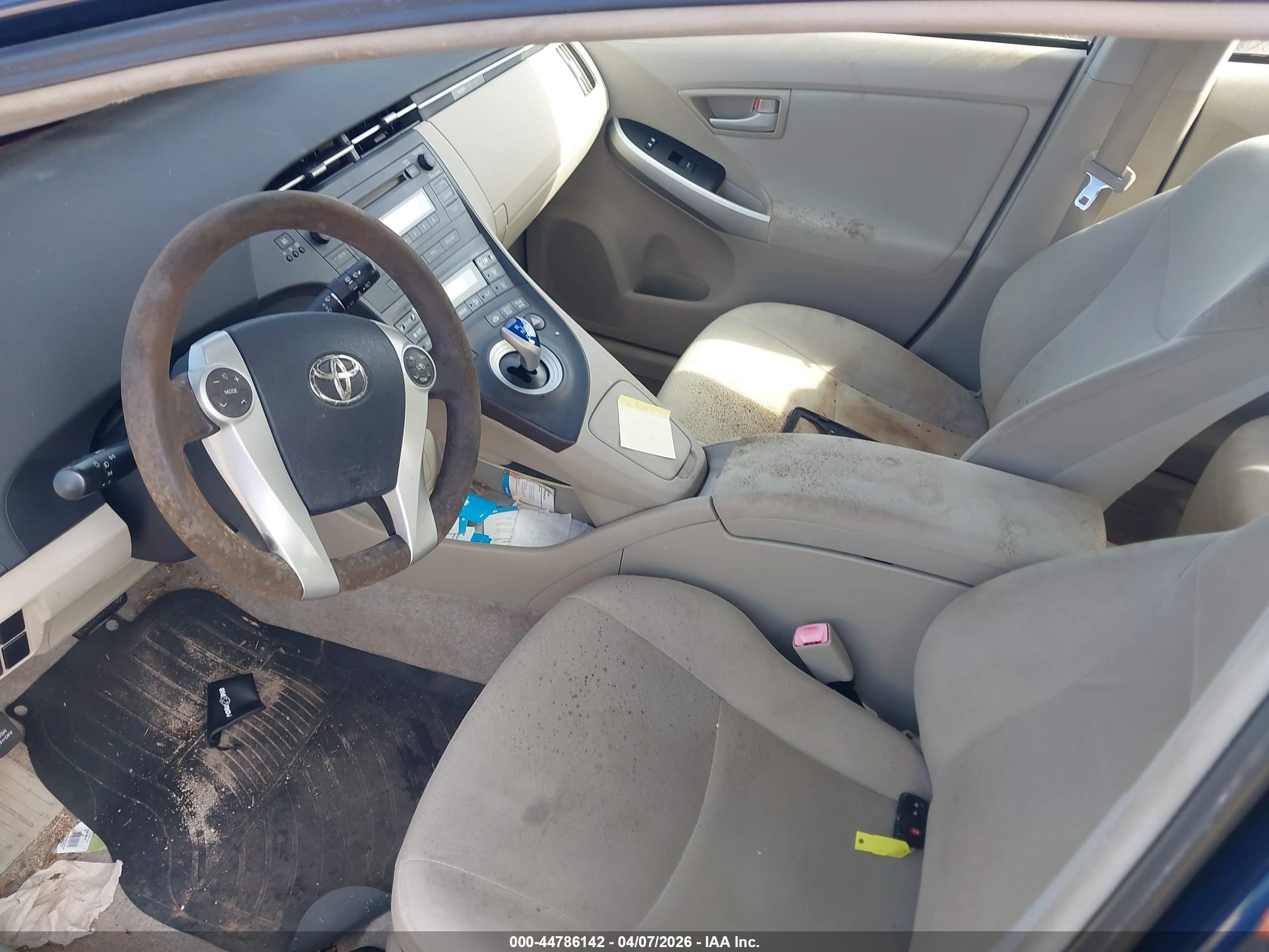 TOYOTA PRIUS image 6