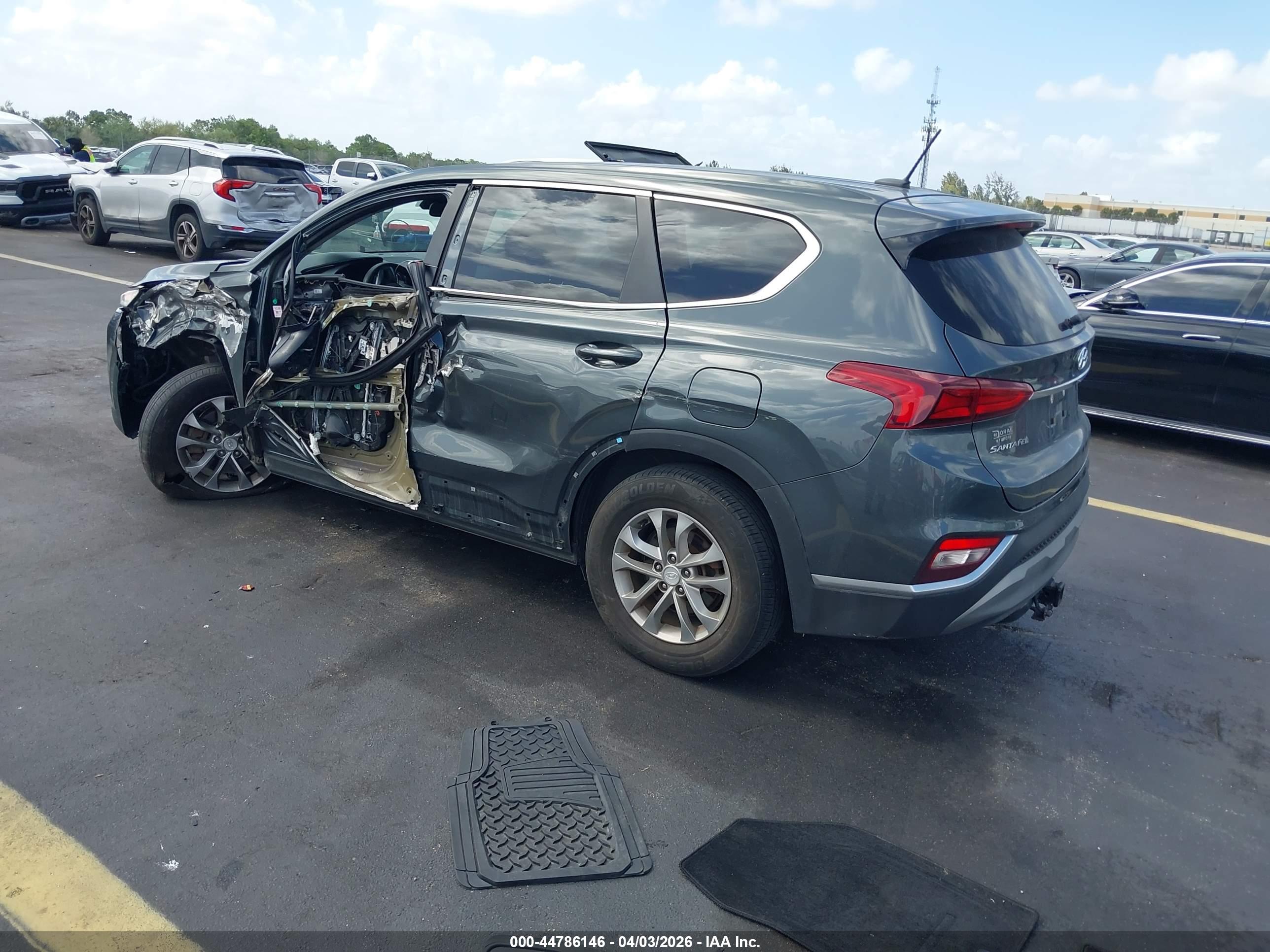 HYUNDAI SANTA image 3