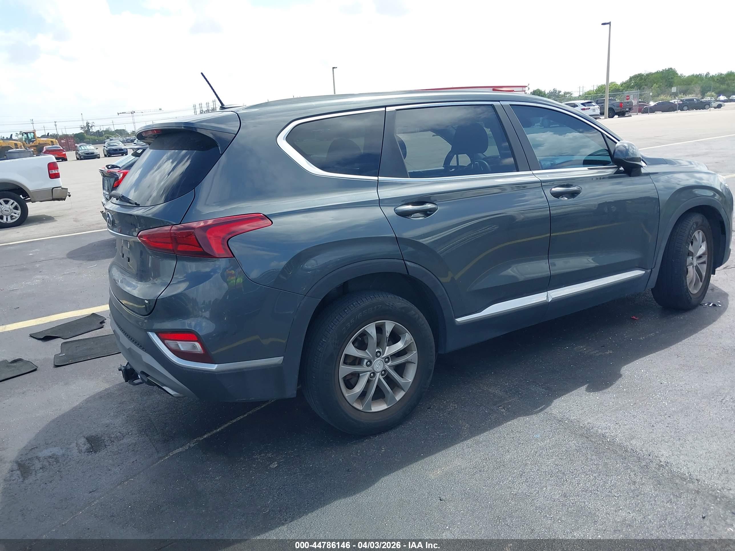 HYUNDAI SANTA image 4
