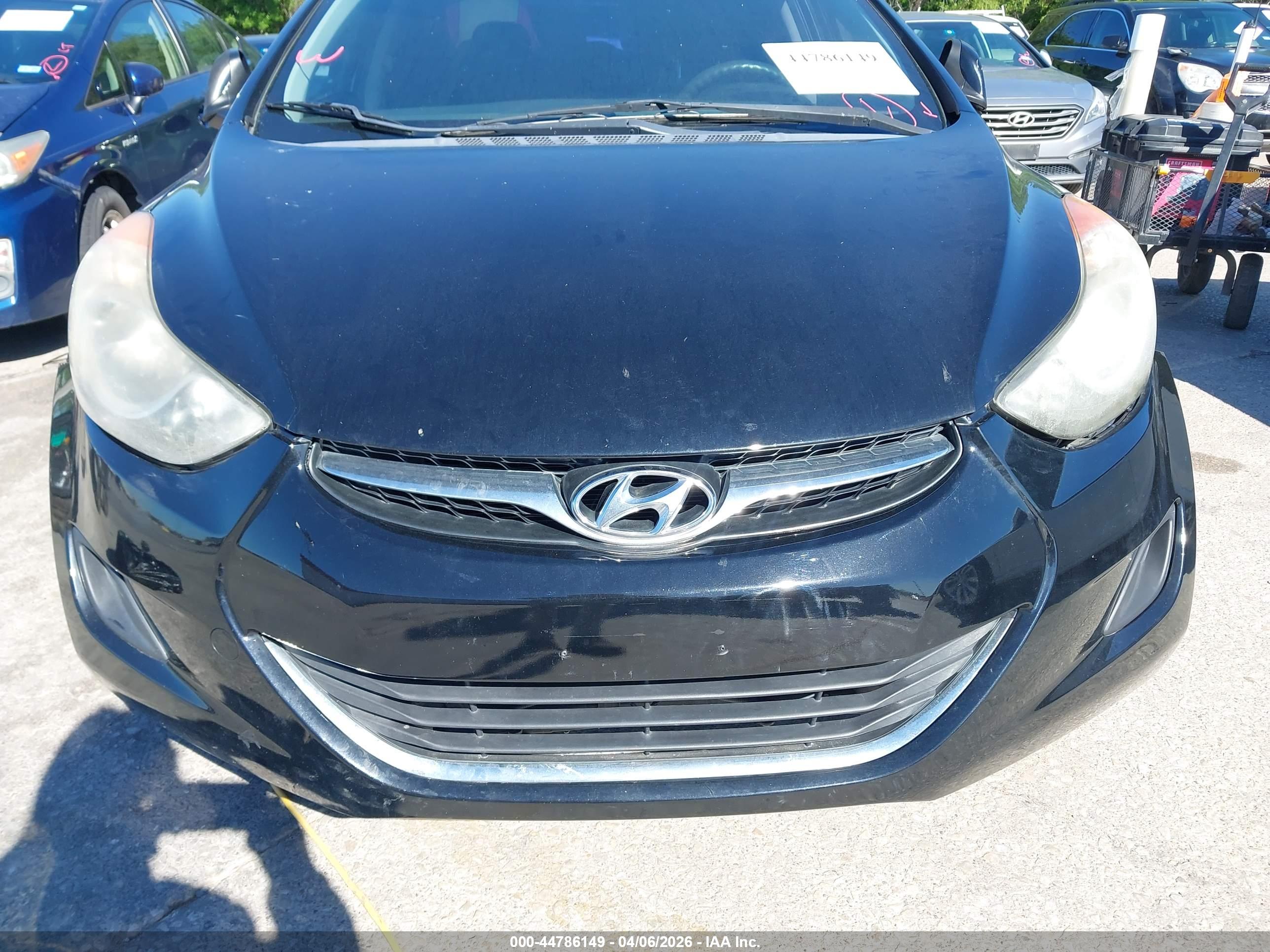 HYUNDAI ELANTRA image 6