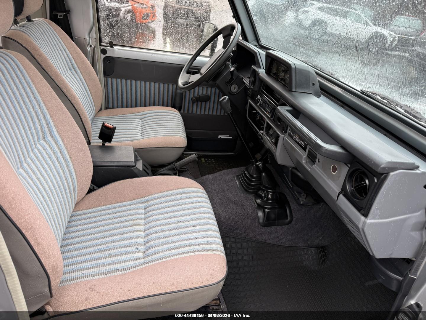 TOYOTA LANDCRUISER image 5