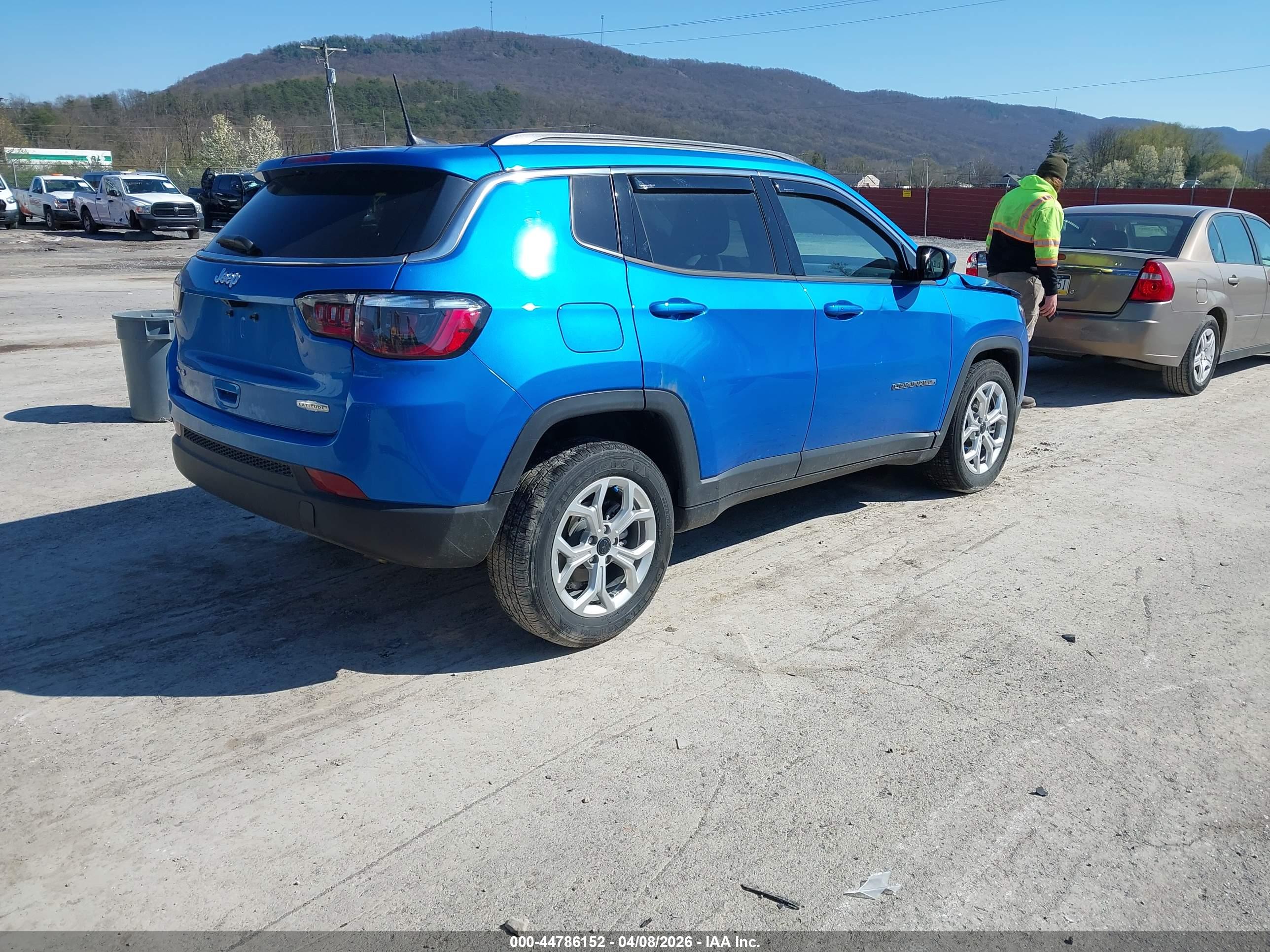 JEEP COMPASS image 4
