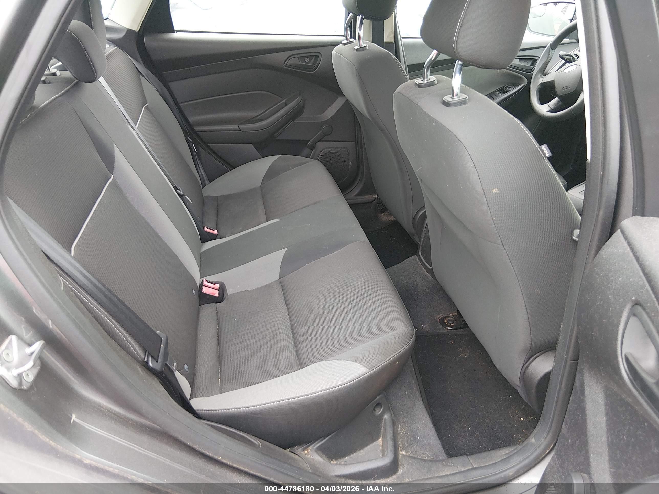 FORD FOCUS image 8