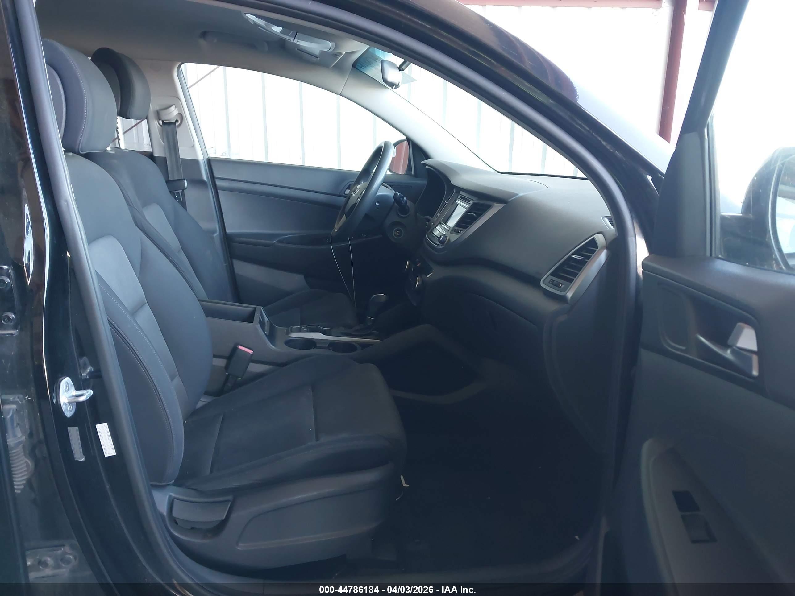 HYUNDAI TUCSON image 5