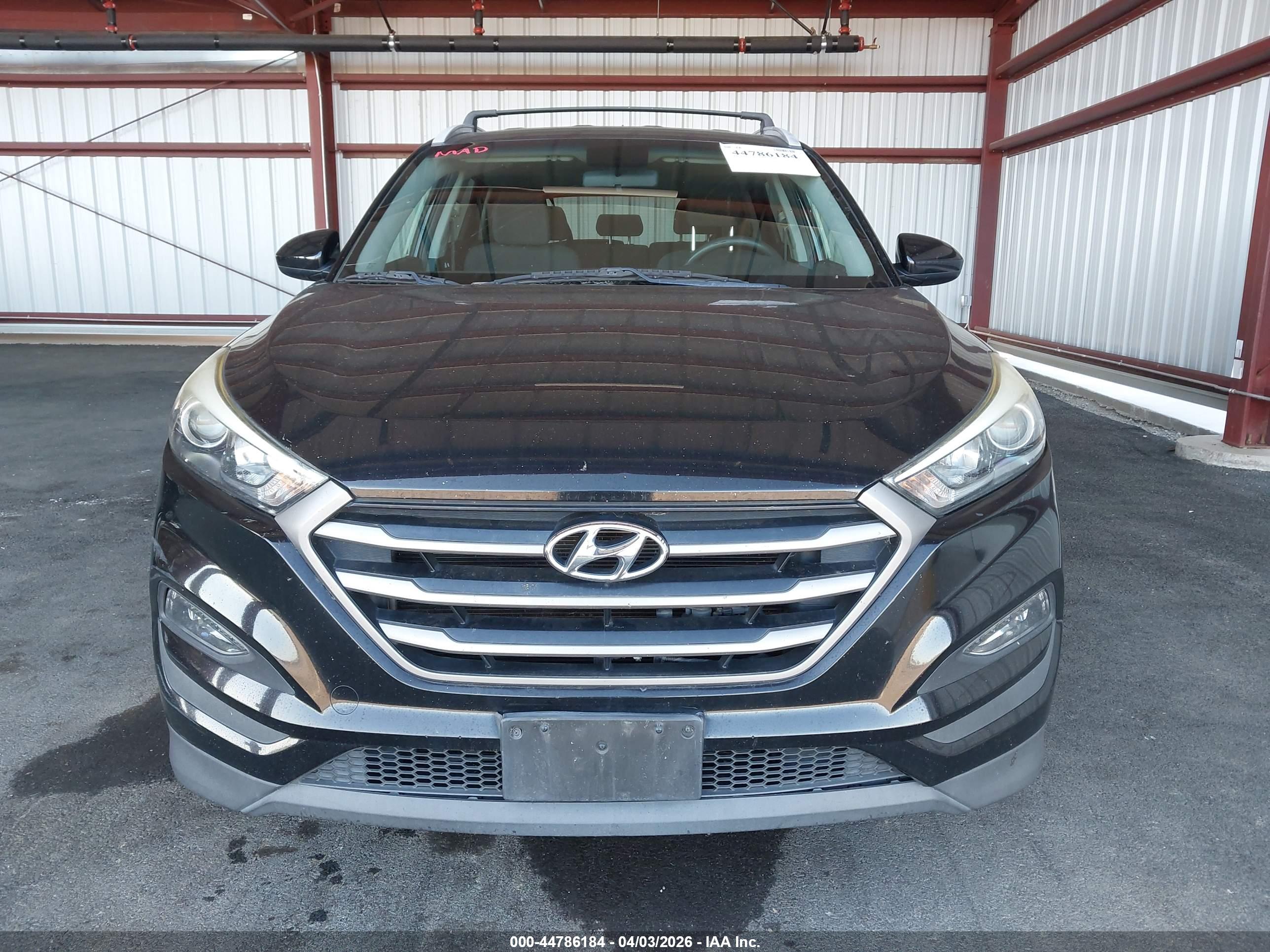 HYUNDAI TUCSON image 6