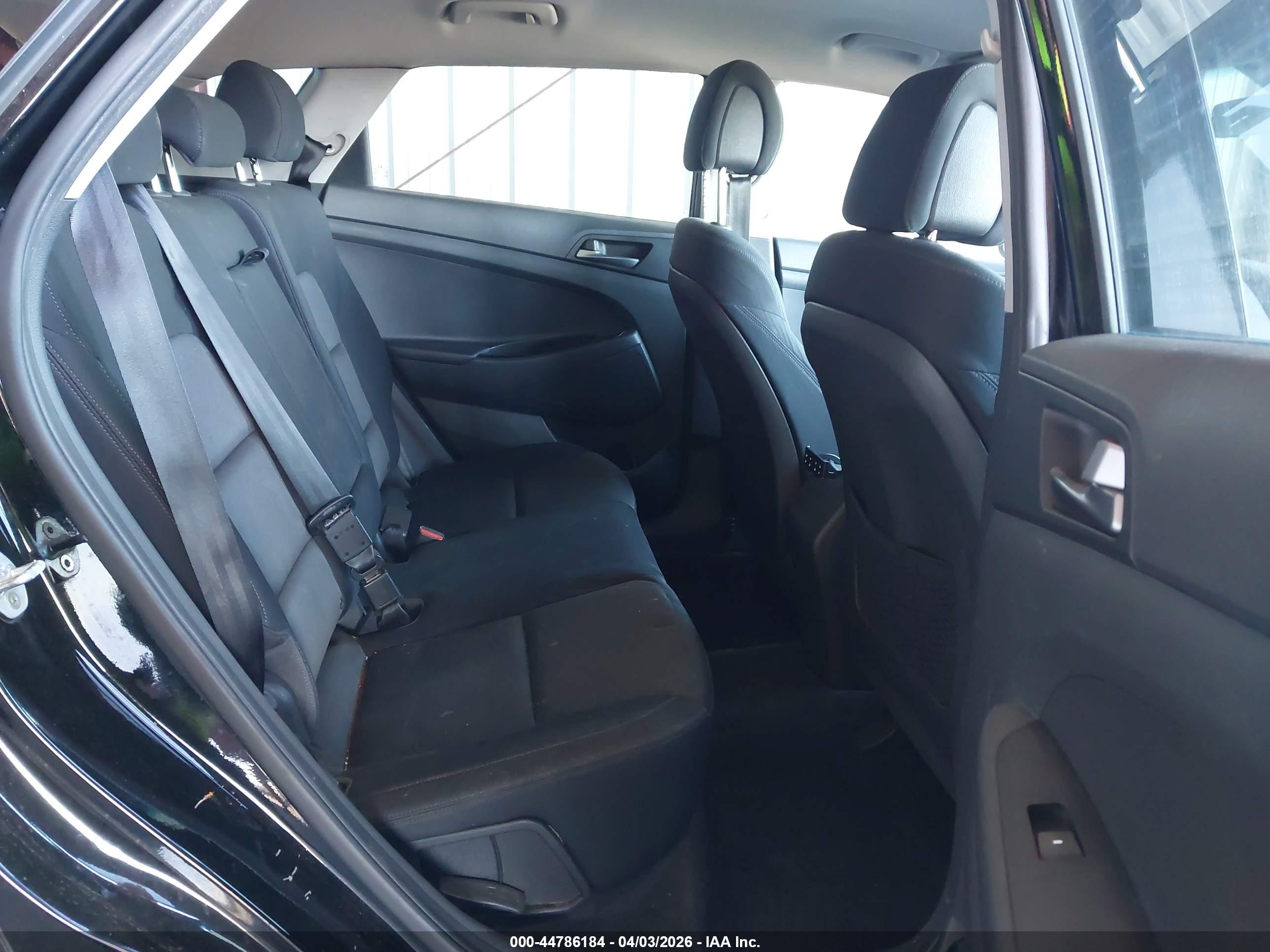 HYUNDAI TUCSON image 8