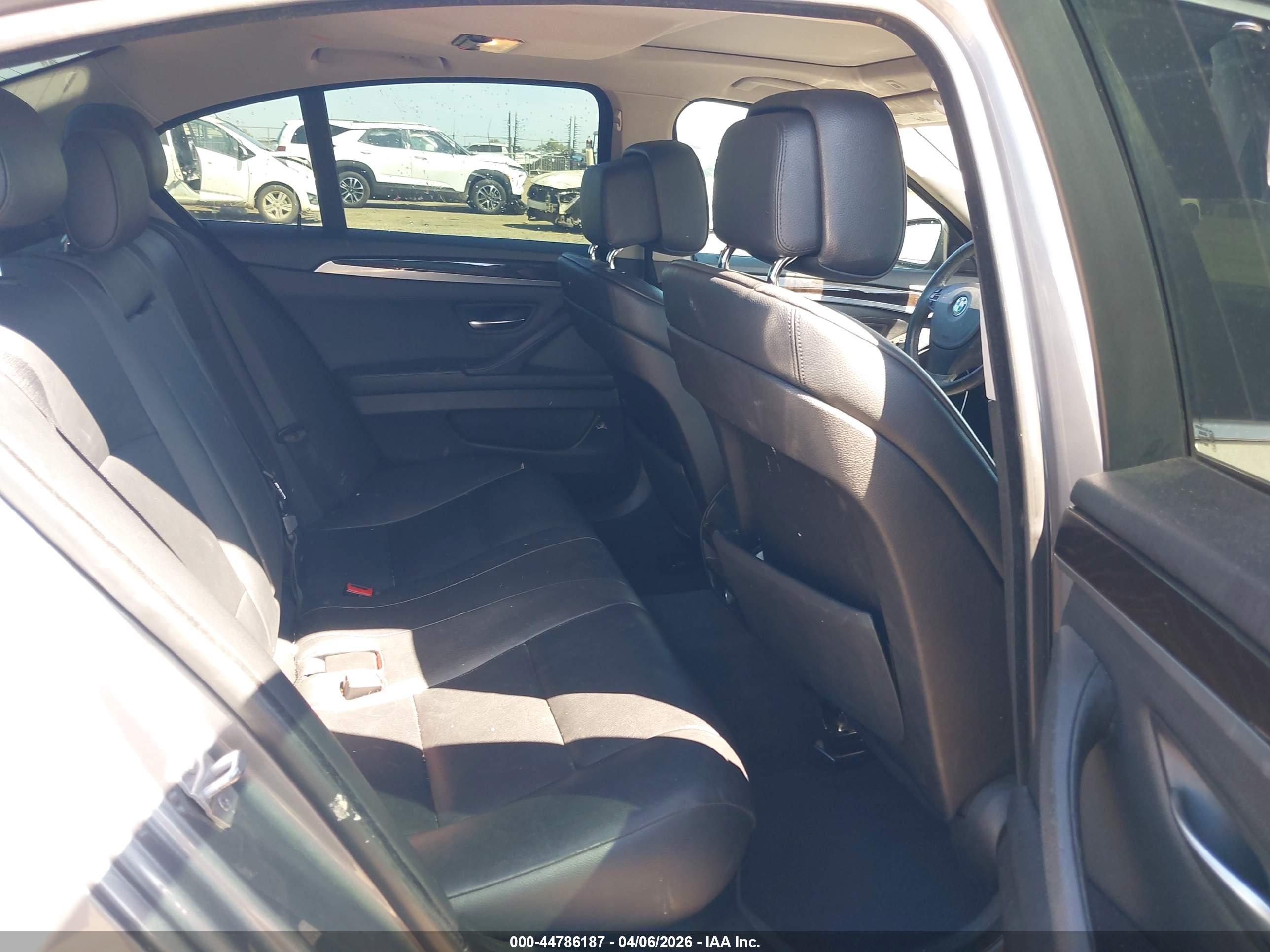 BMW 528I image 8