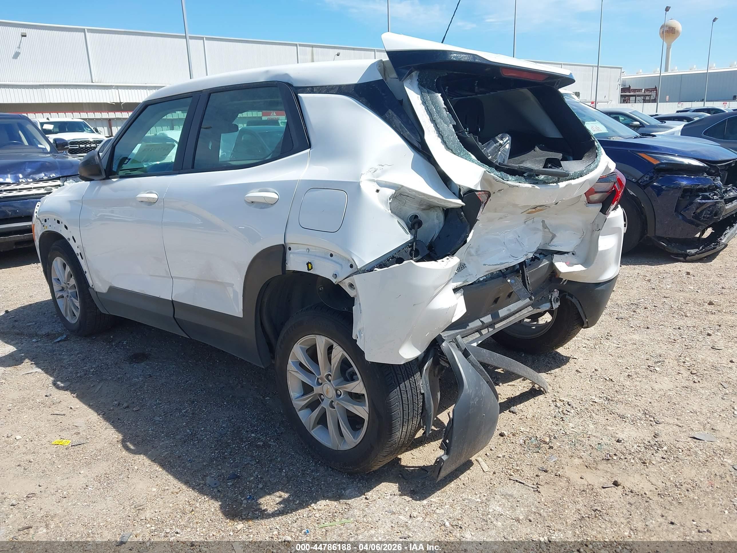 CHEVROLET TRAILBLAZER image 3