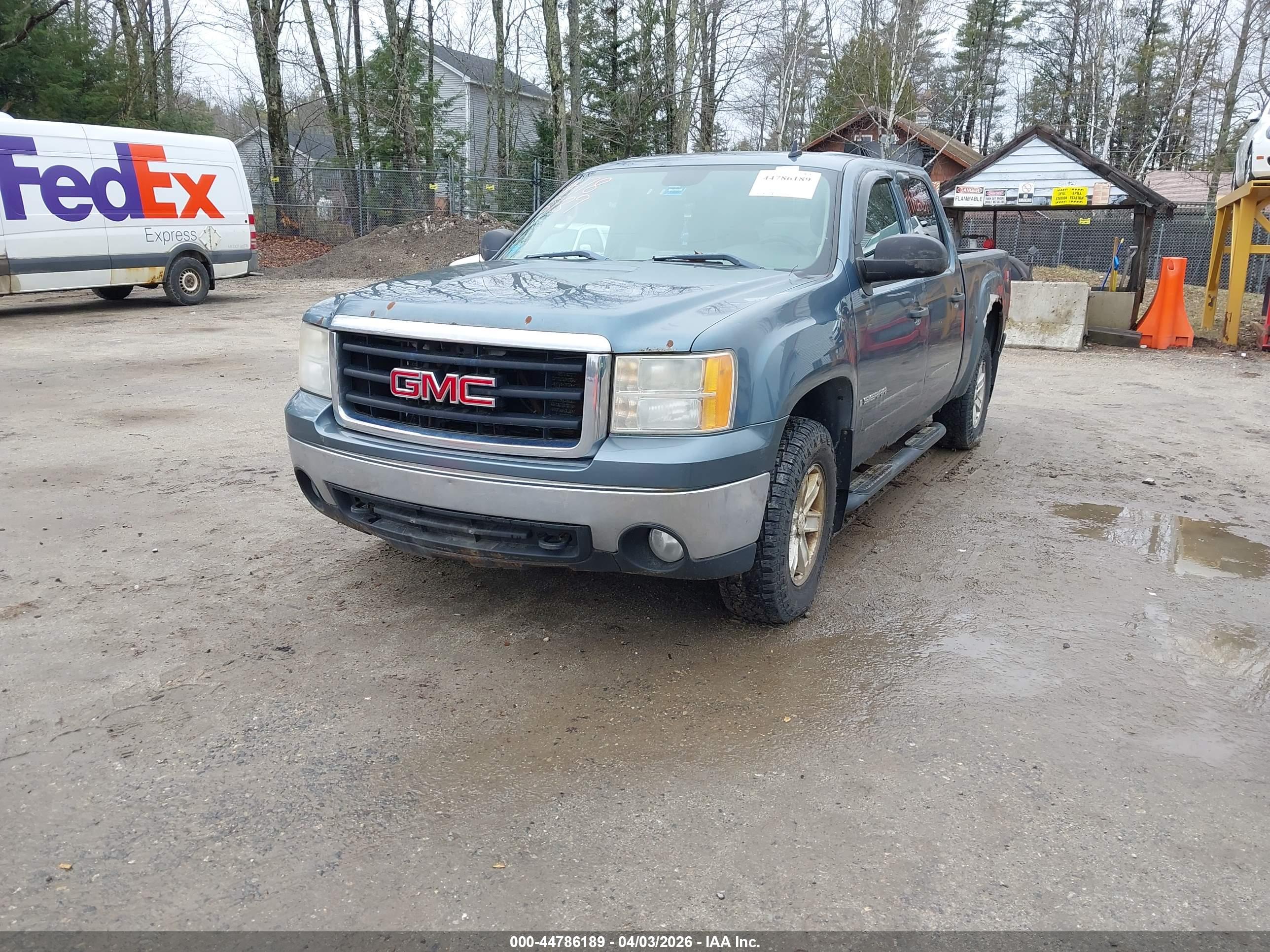 GMC SIERRA image 2
