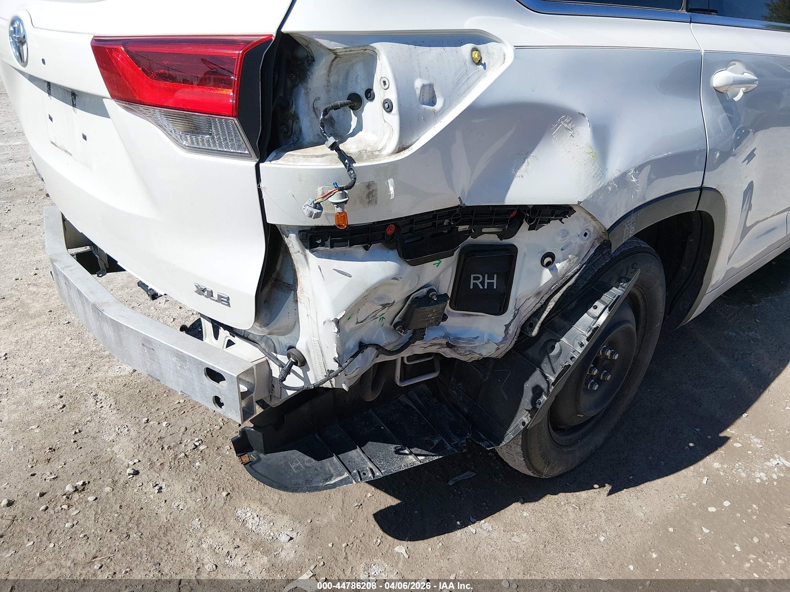 TOYOTA HIGHLANDER image 6