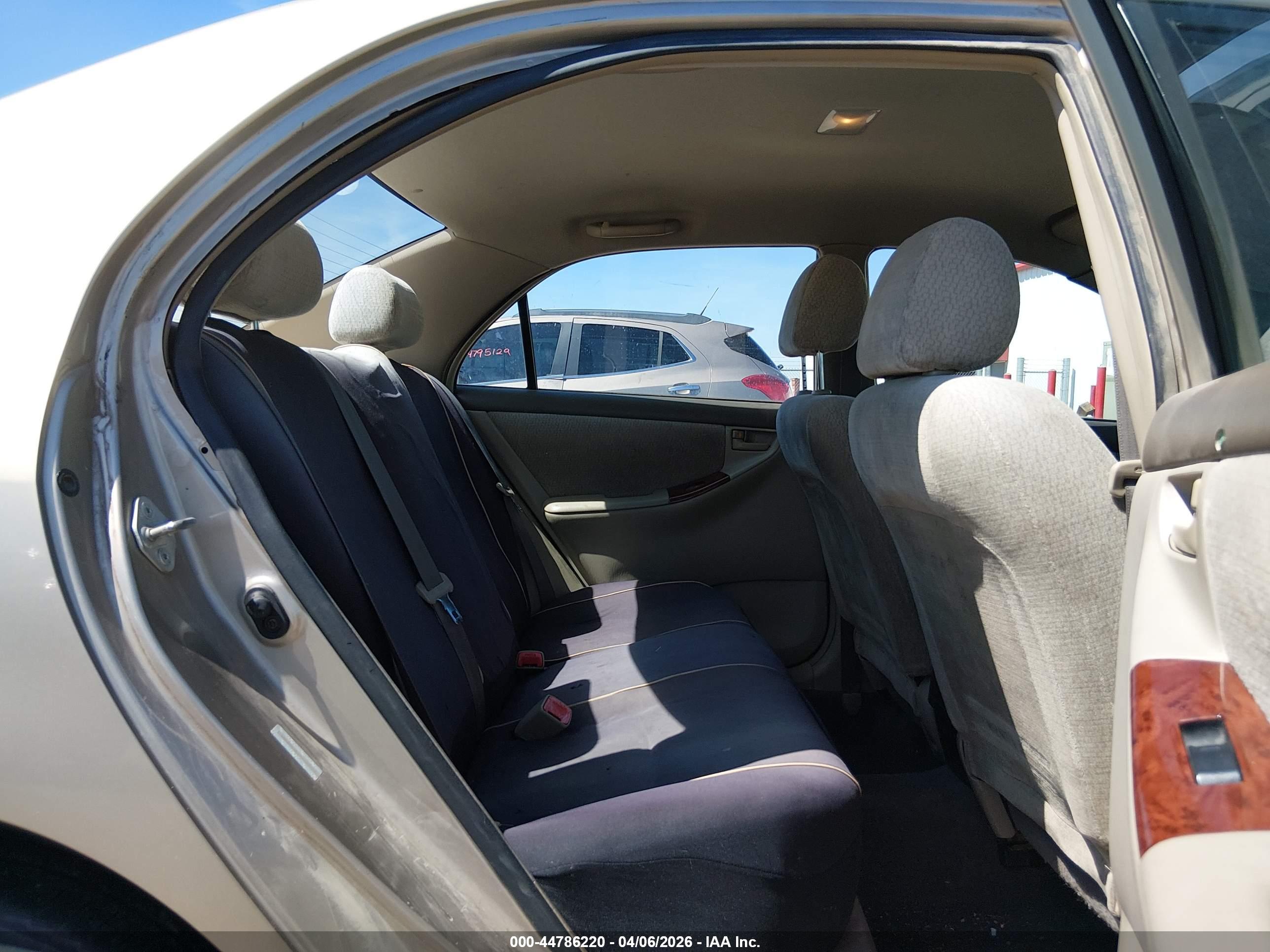 TOYOTA COROLLA image 8
