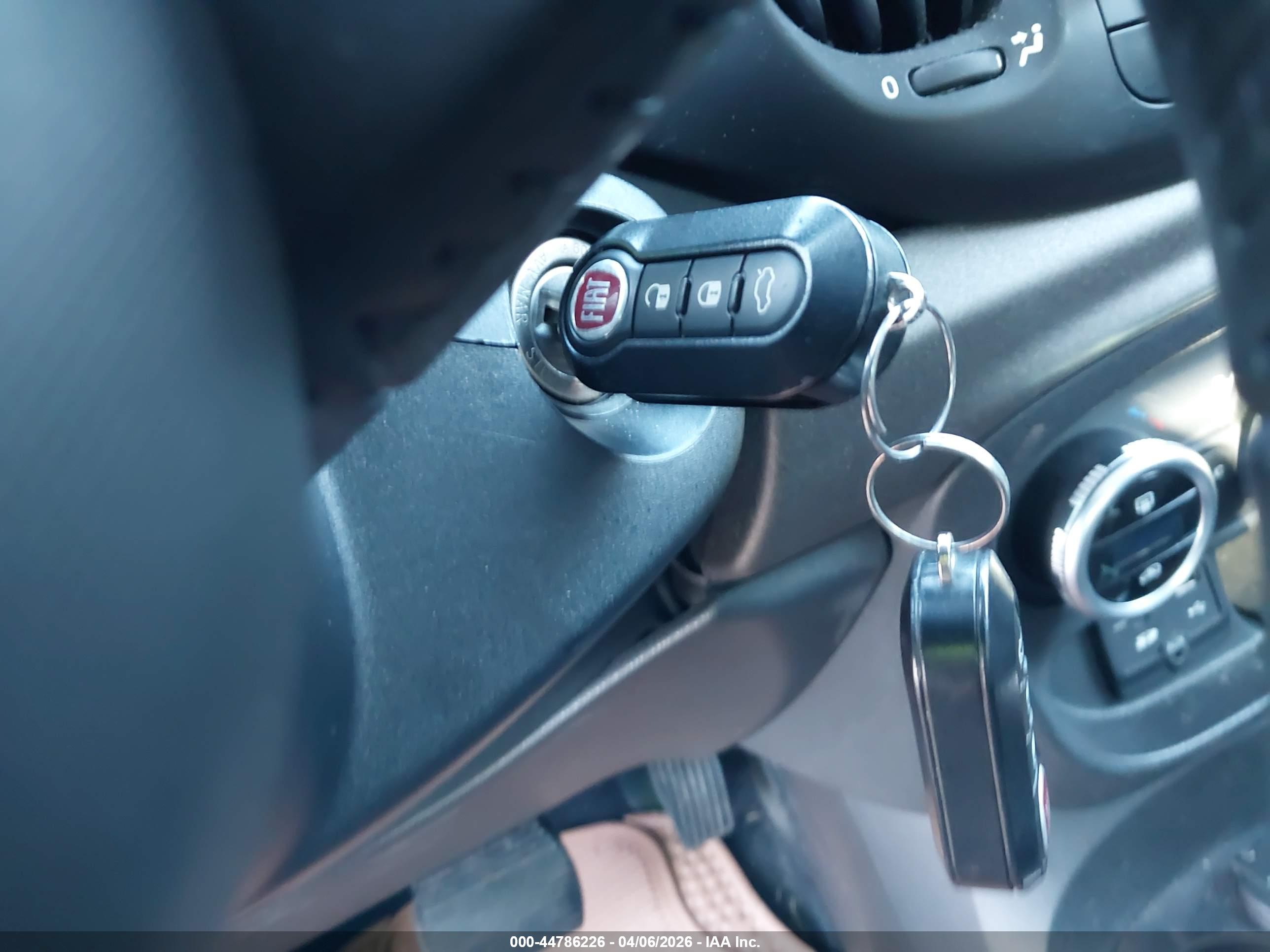 FIAT 500L image 11
