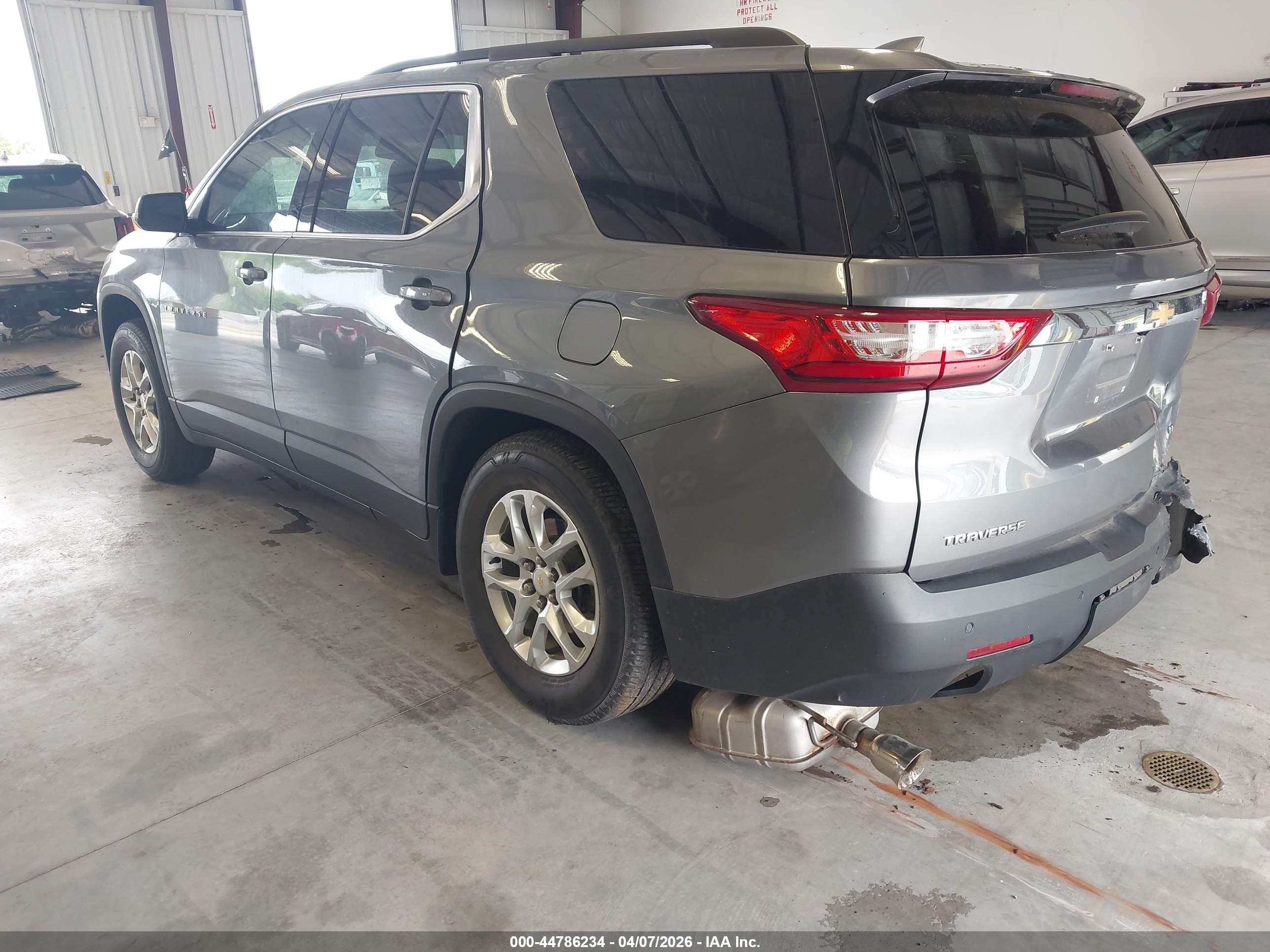 CHEVROLET TRAVERSE image 3