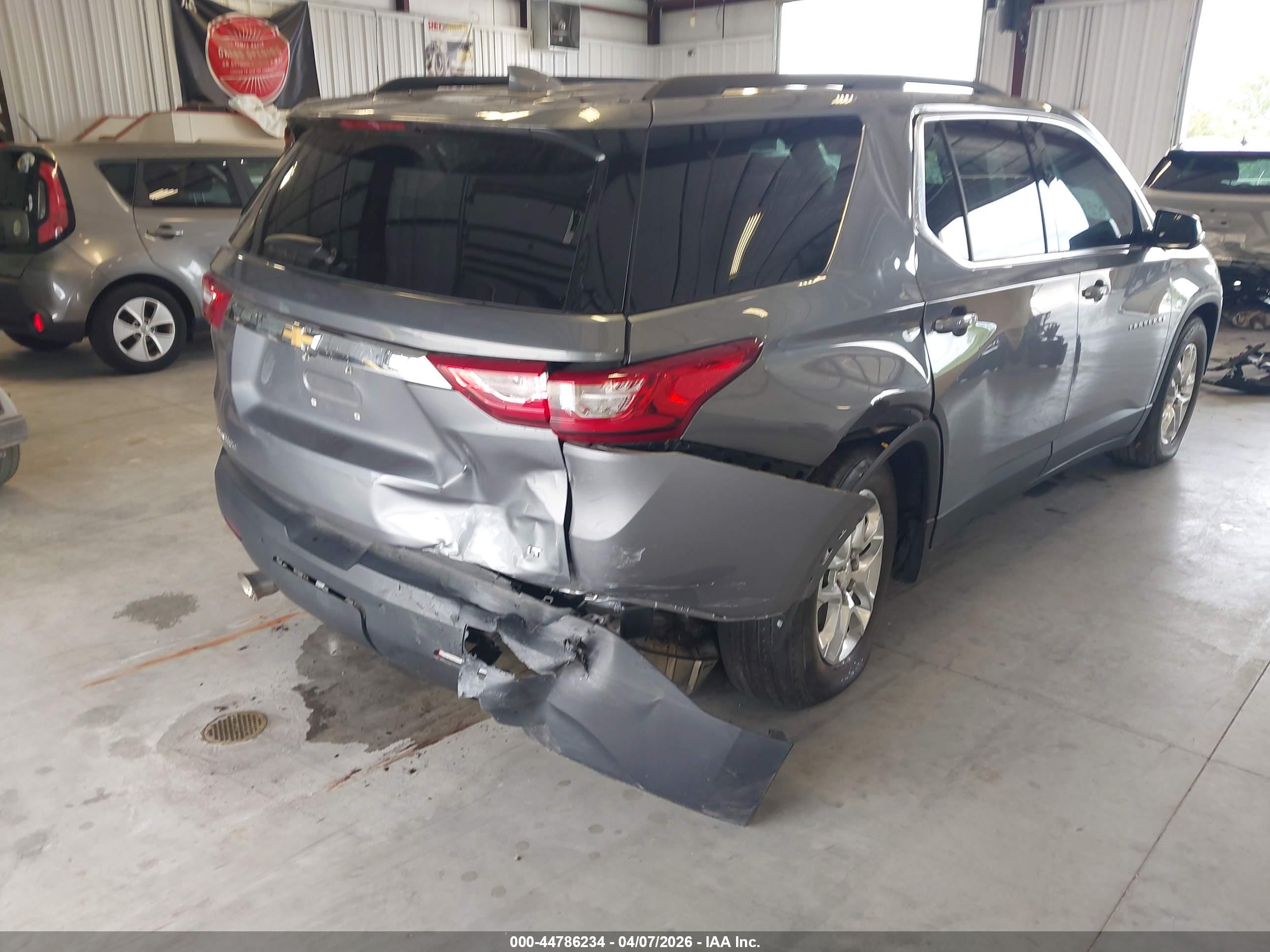 CHEVROLET TRAVERSE image 6