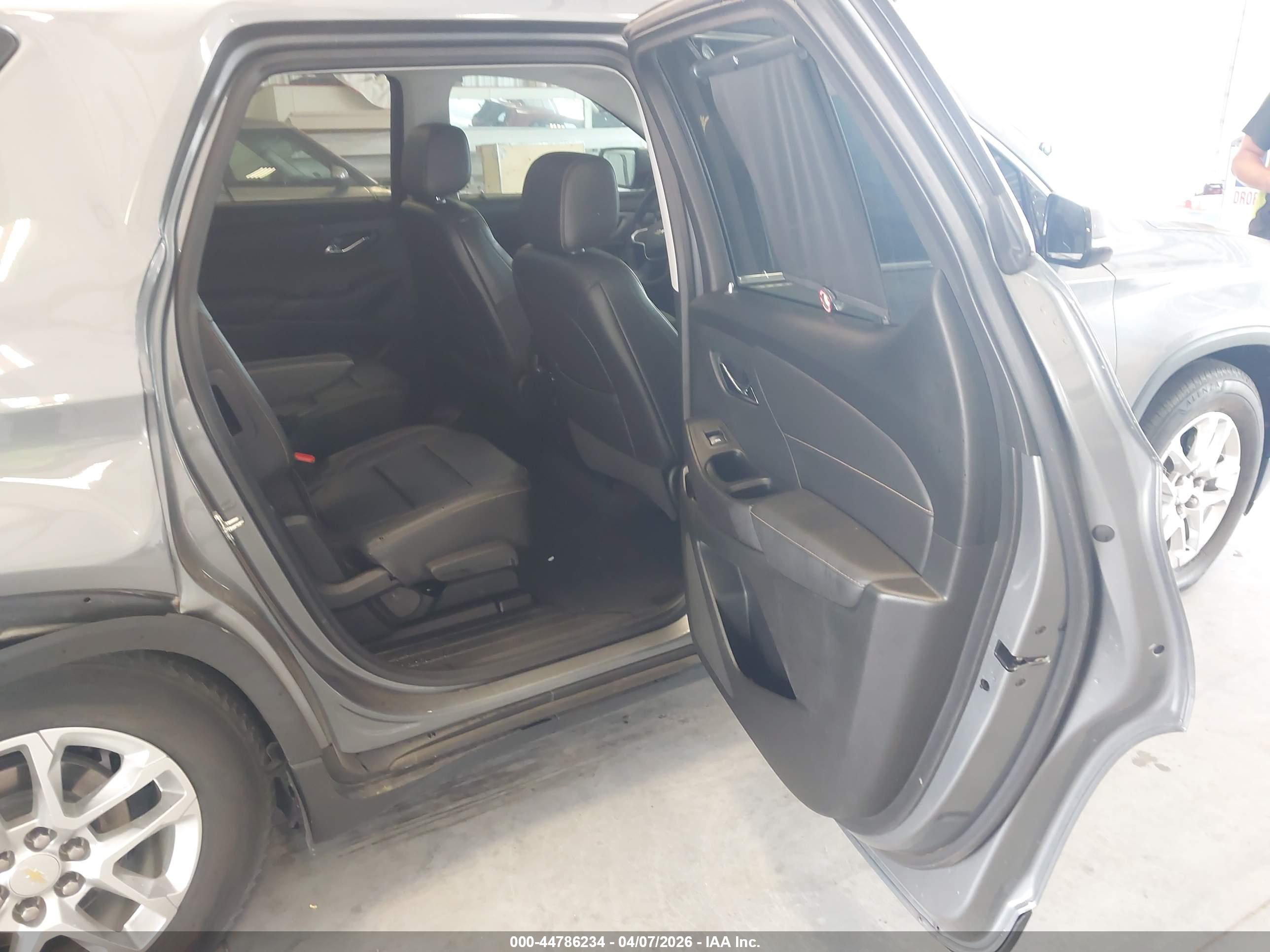 CHEVROLET TRAVERSE image 8