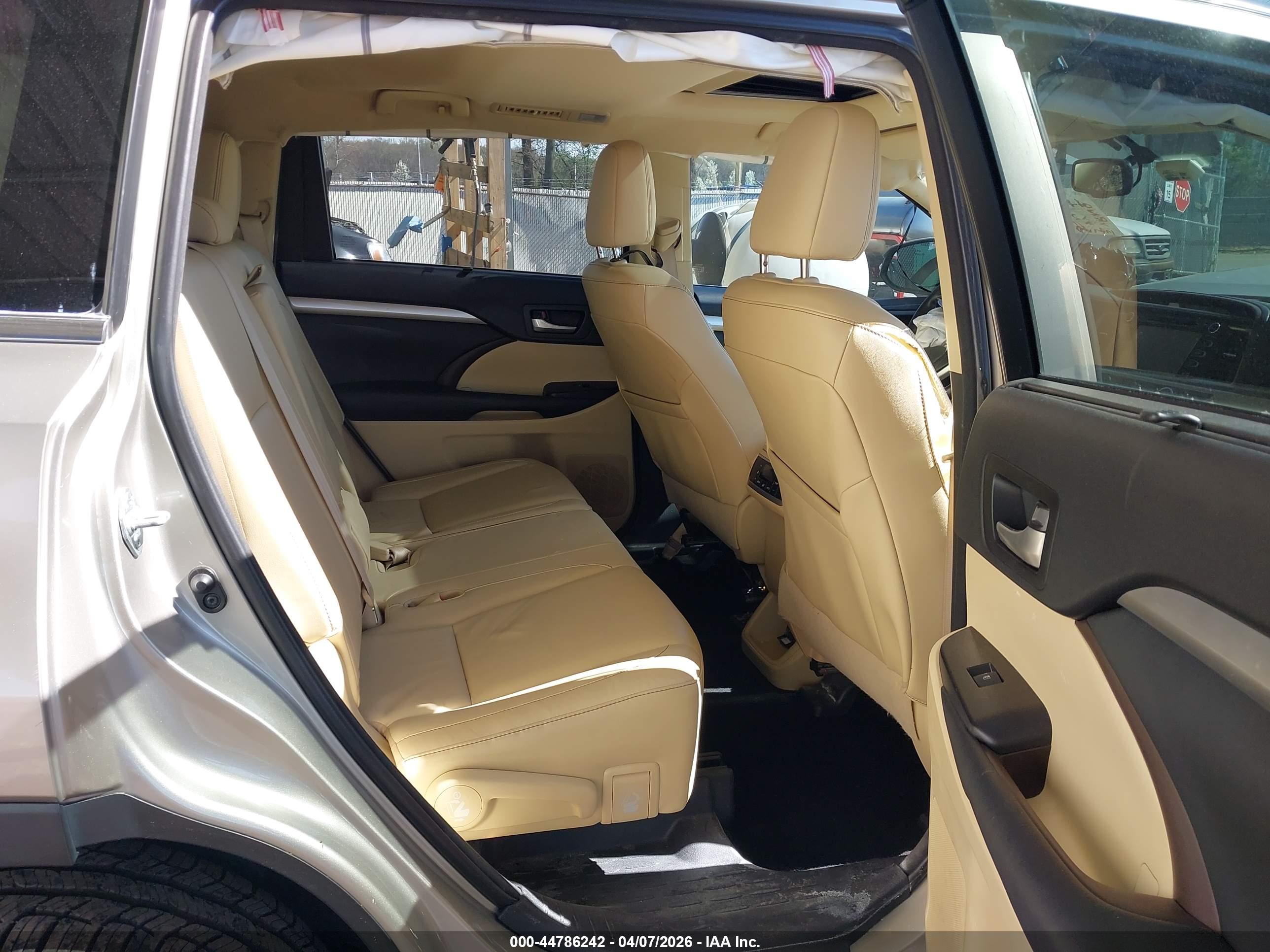 TOYOTA HIGHLANDER image 8