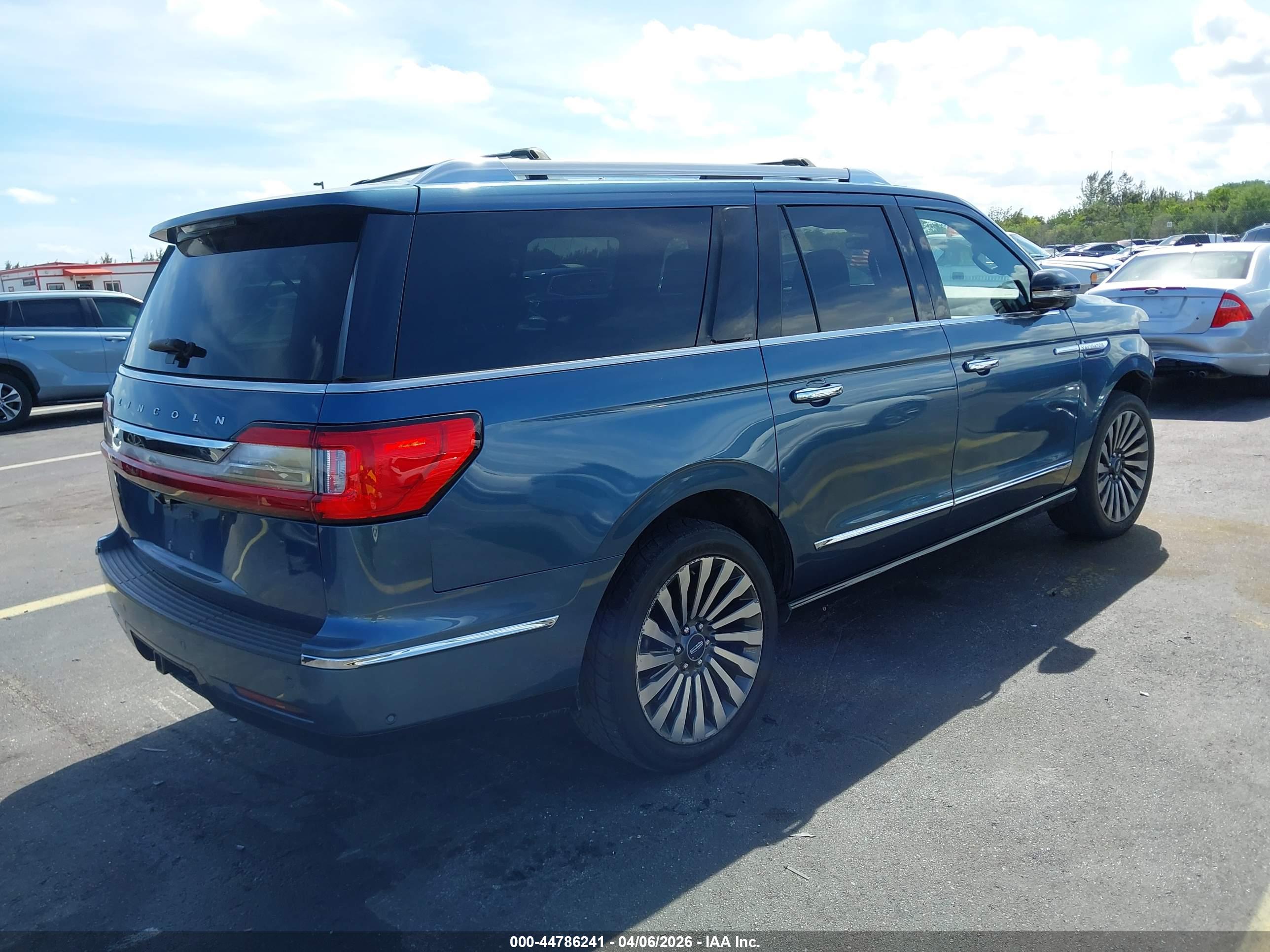 LINCOLN NAVIGATOR image 4