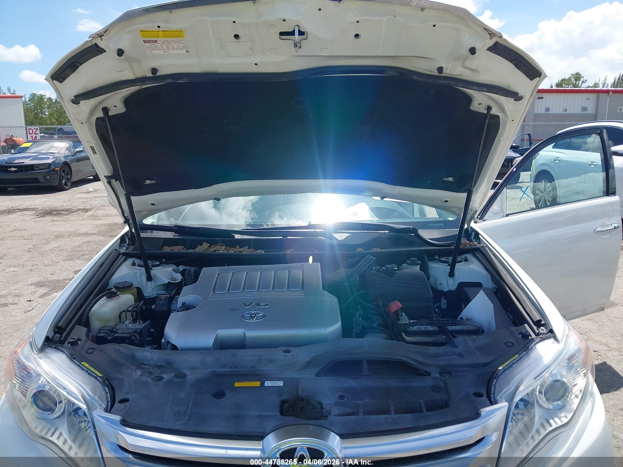 TOYOTA AVALON image 10