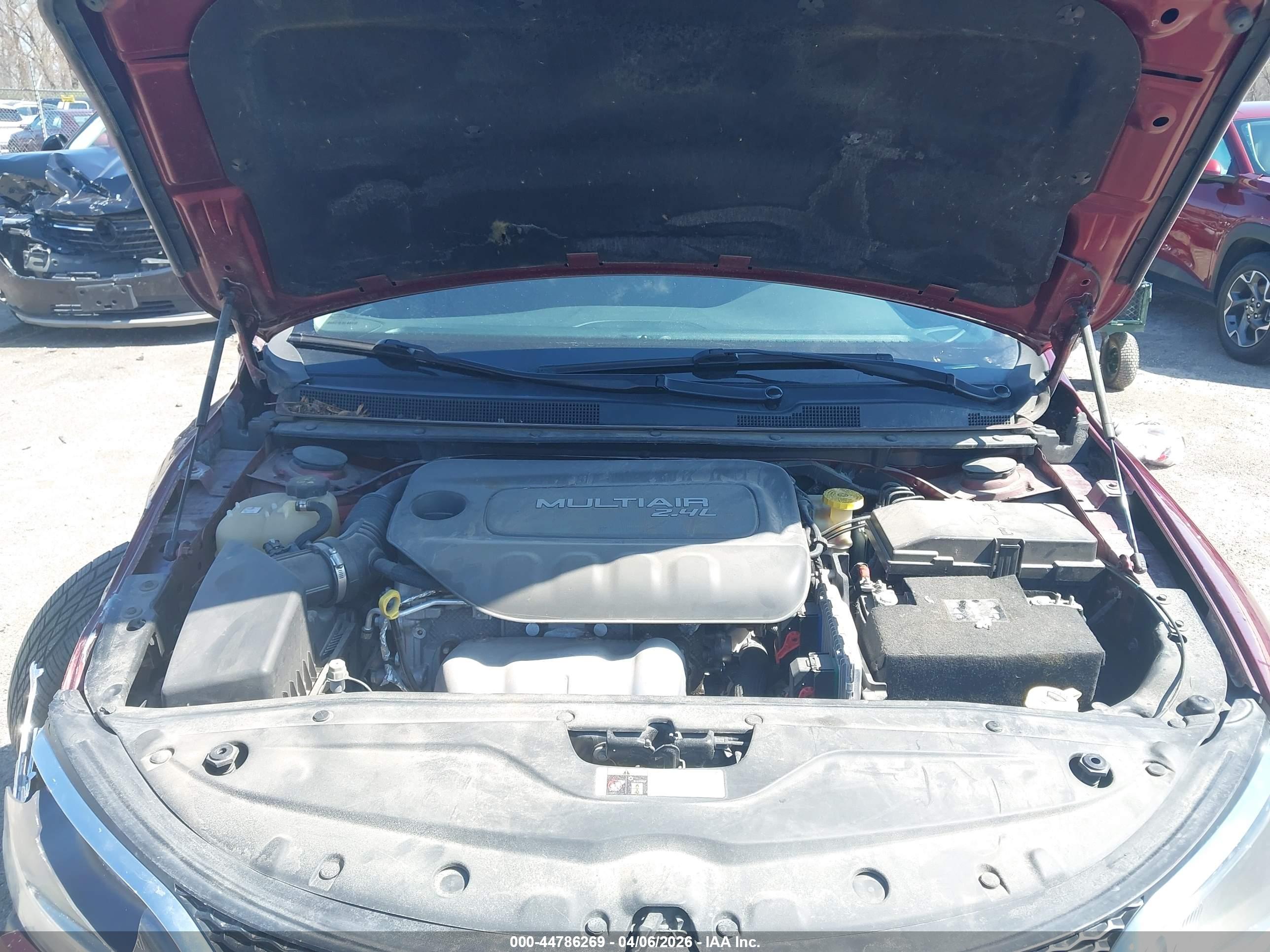 CHRYSLER 200 image 10