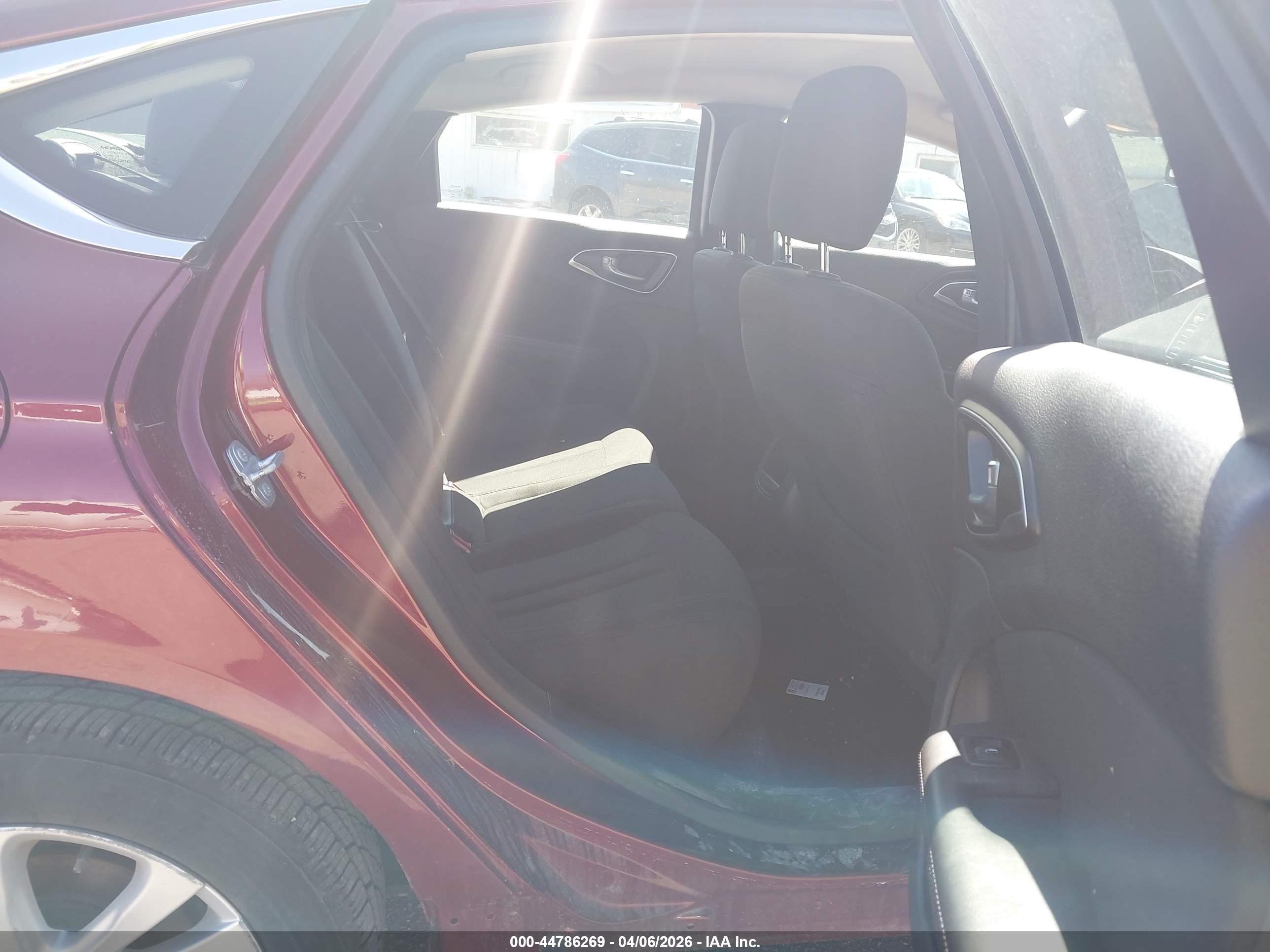 CHRYSLER 200 image 8