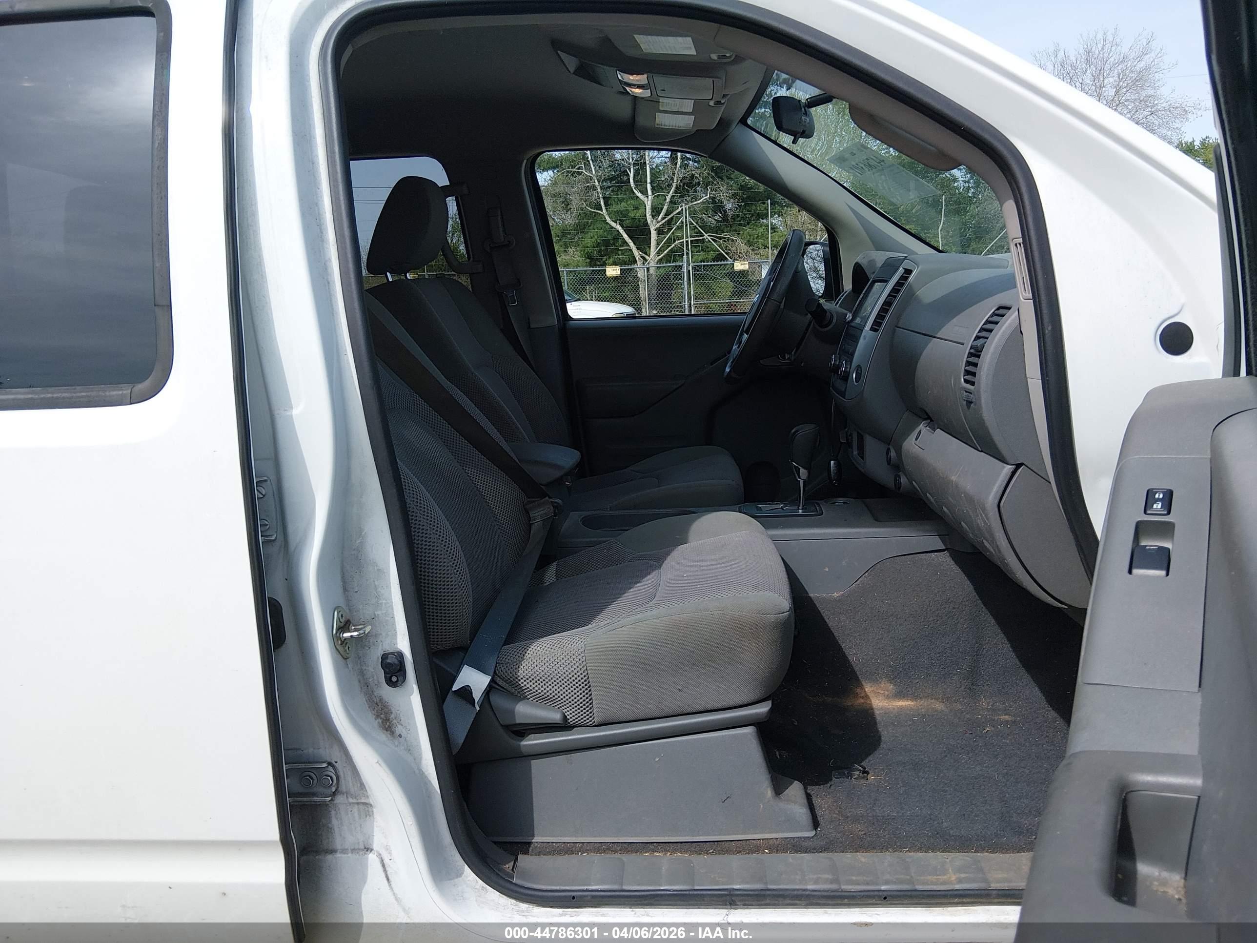 NISSAN FRONTIER image 5