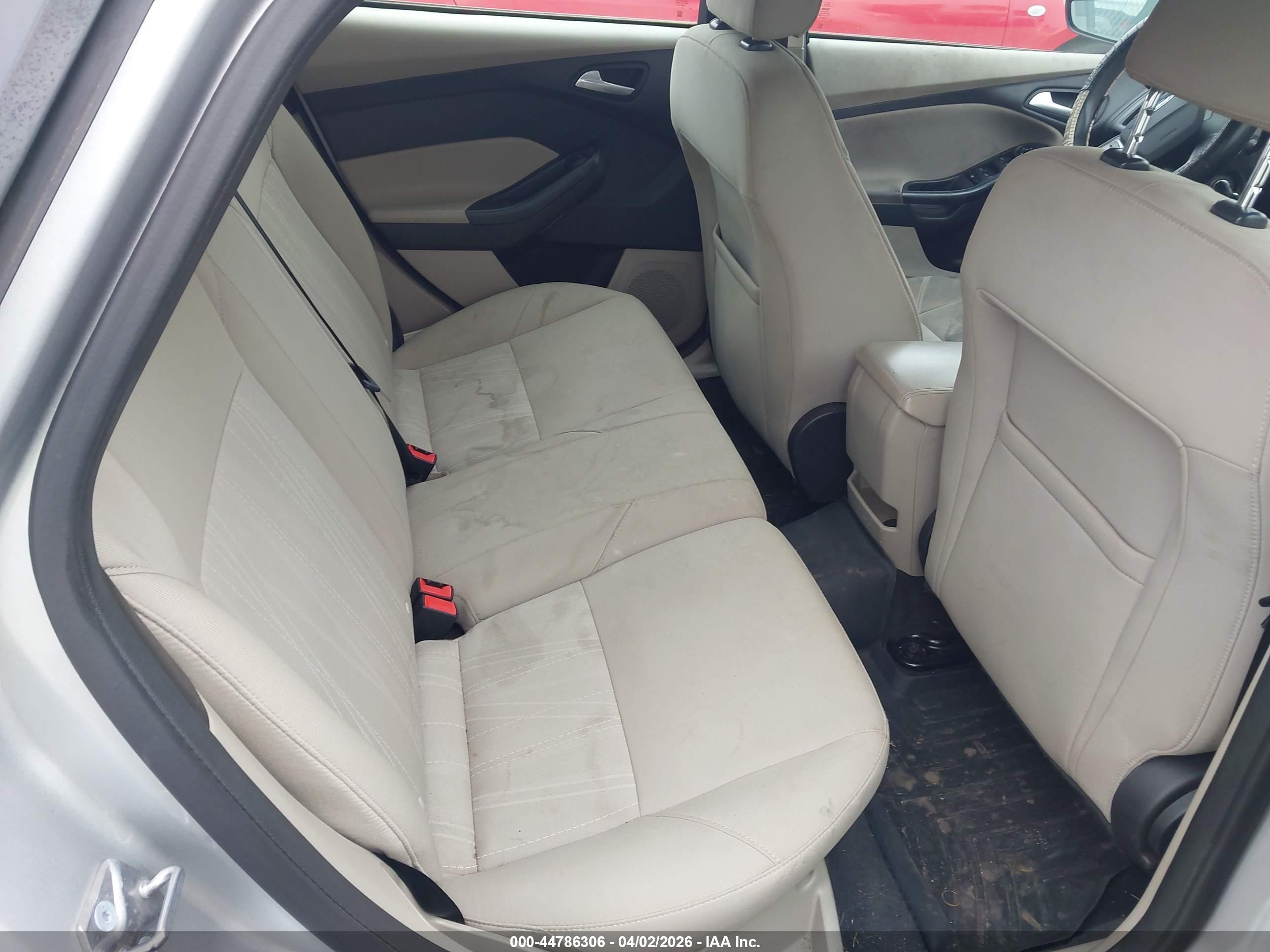 FORD FOCUS image 8