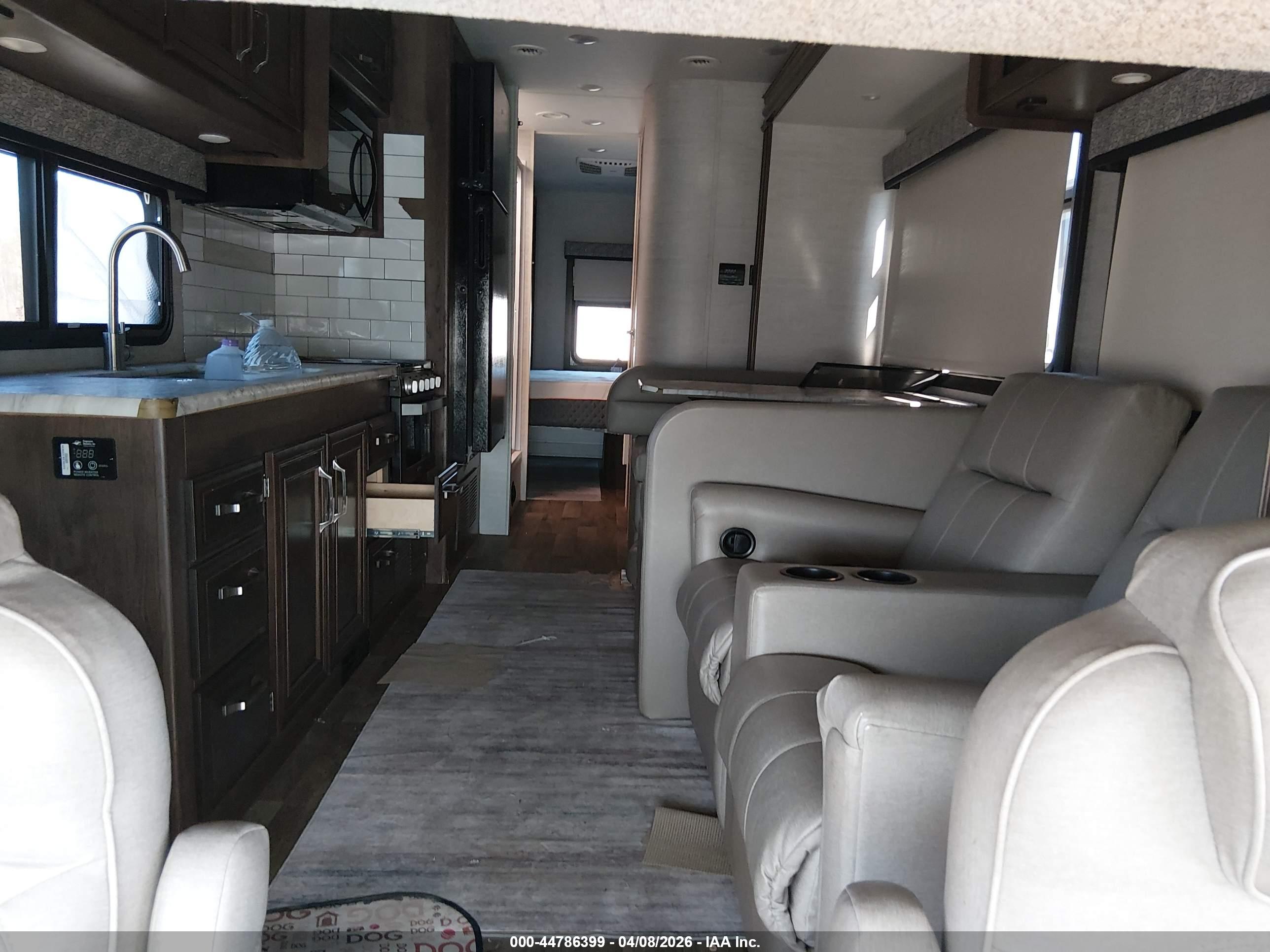 FORD E-450 image 7