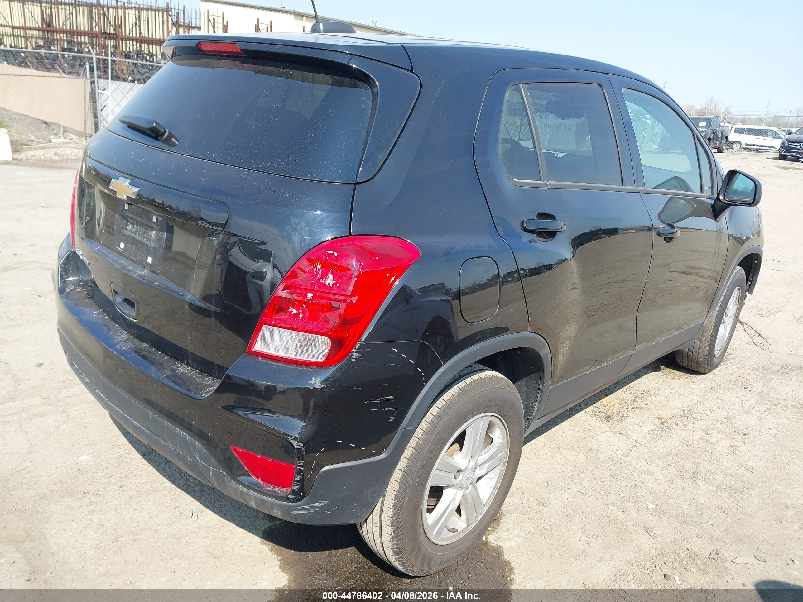 CHEVROLET TRAX image 4